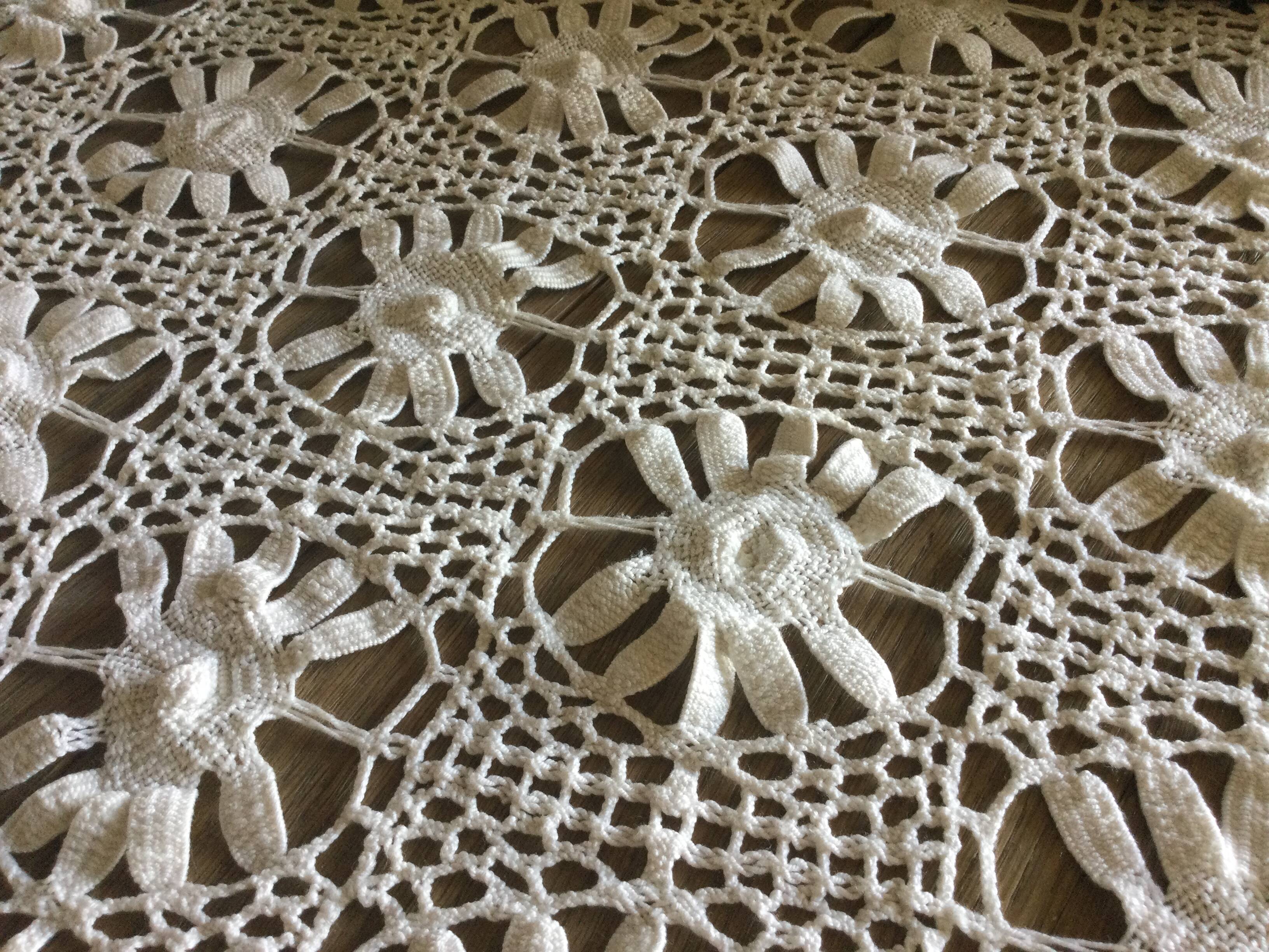 Nappe ancienne au crochet