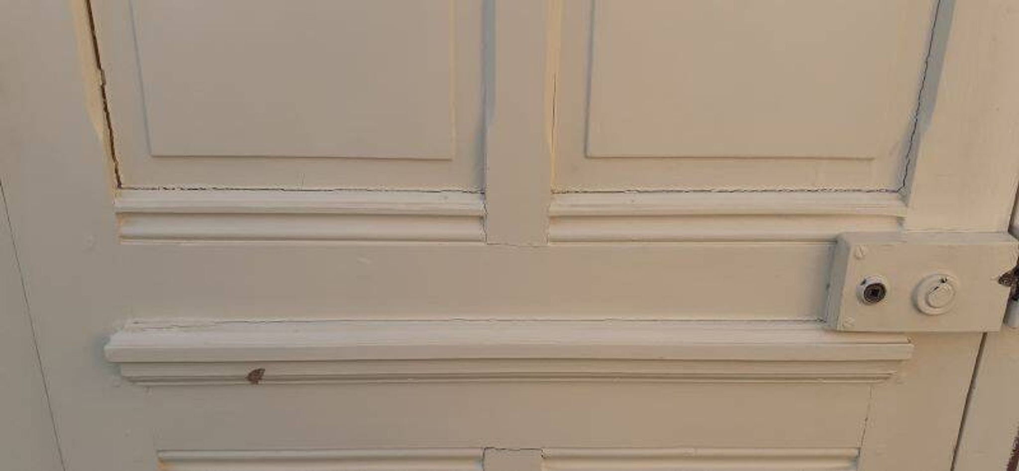 81.2x212 door and old molded paneled communication frame