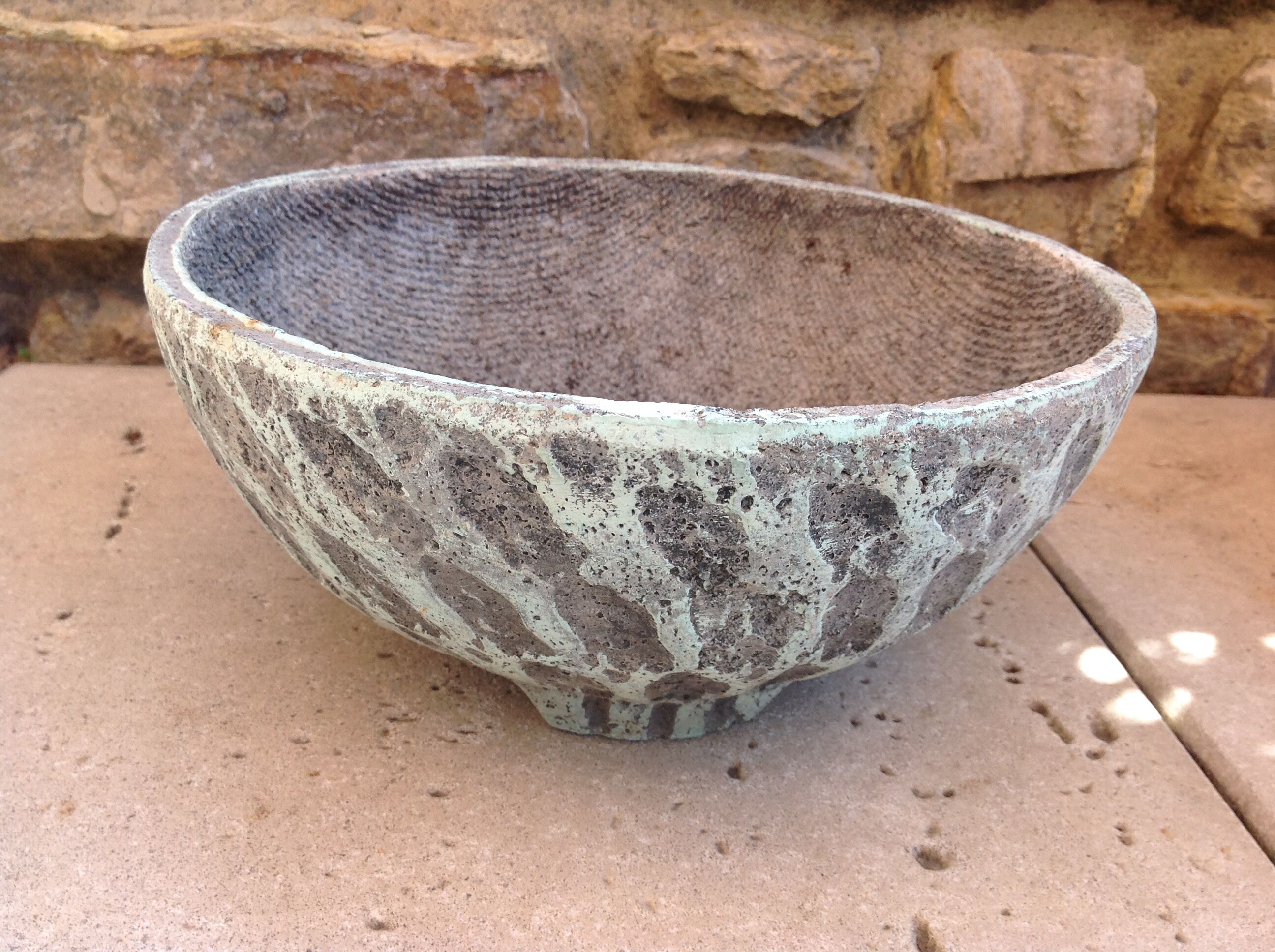 Structured concrete gardener / vintage 60s-70s