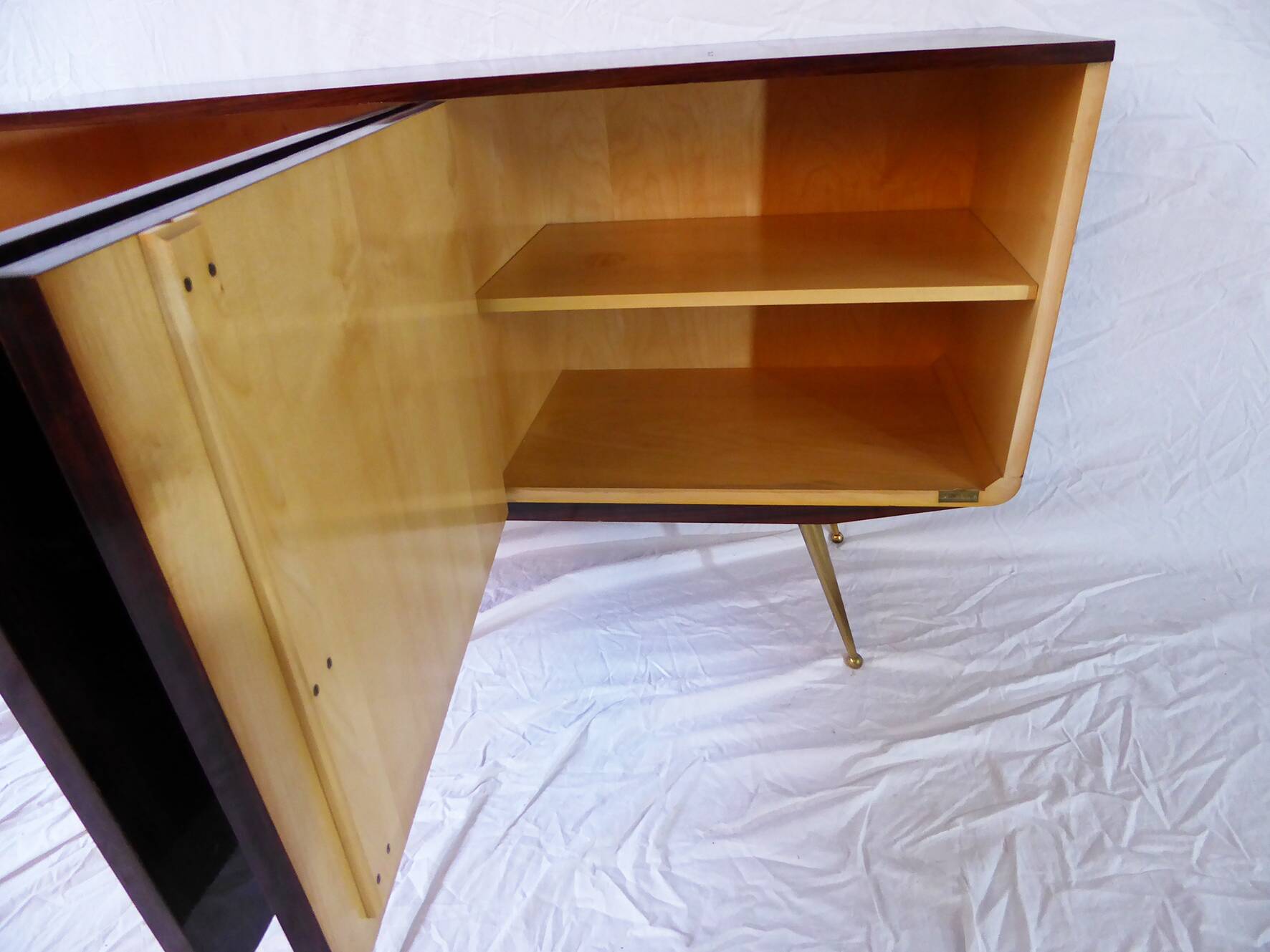 Chest of 2 doors with brass legs