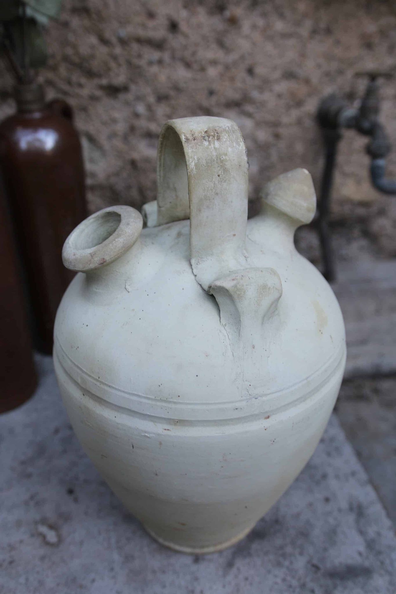 Gargoulette ancienne en terre cuite à 2 becs