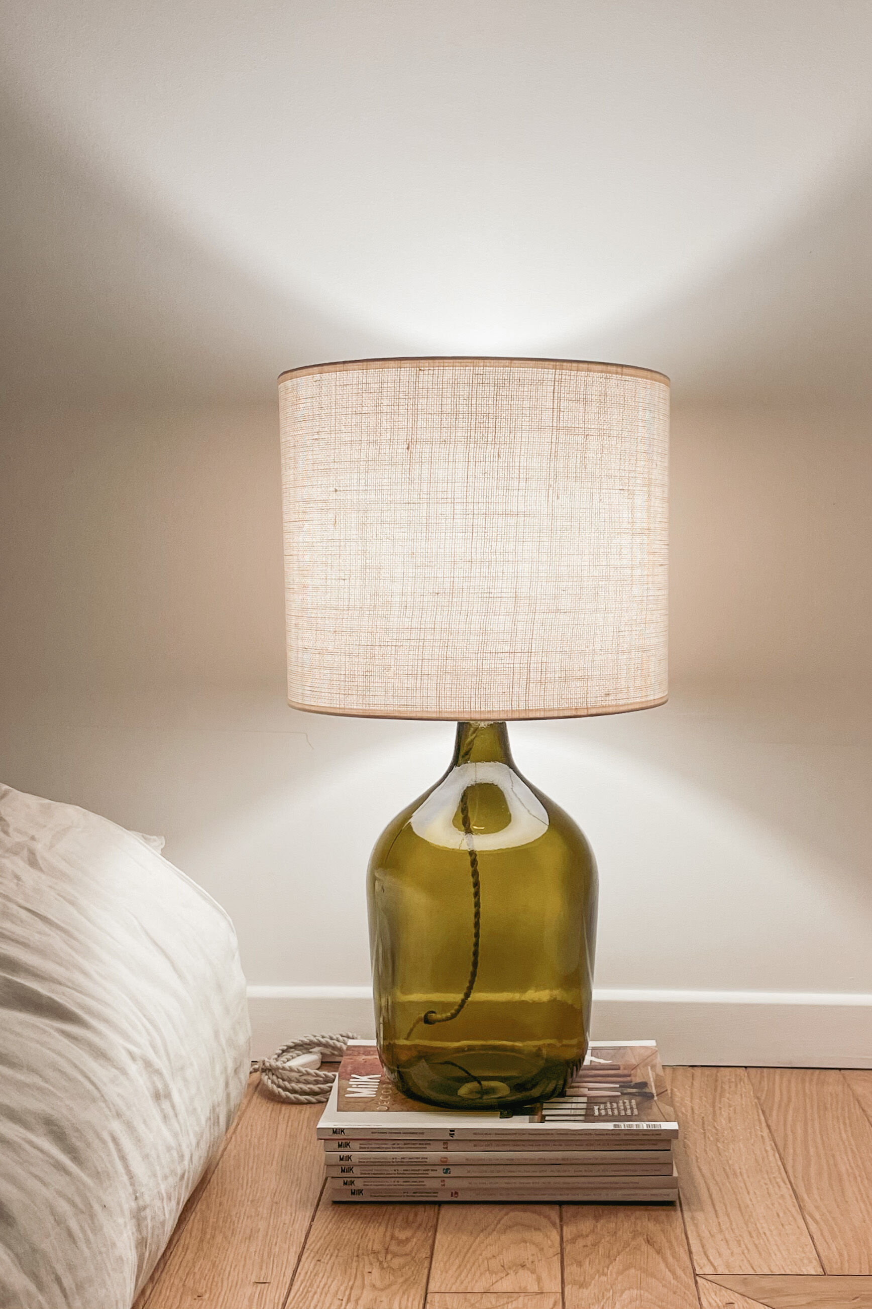 Demijohn linen lamp