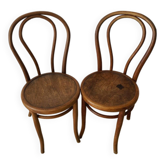 Anciennes chaises bistrot restaurées