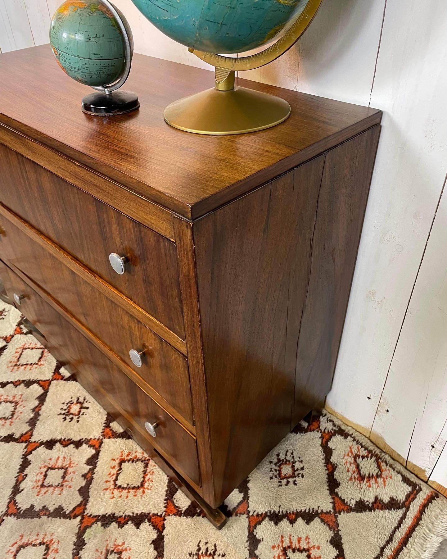 Art deco chest of drawers