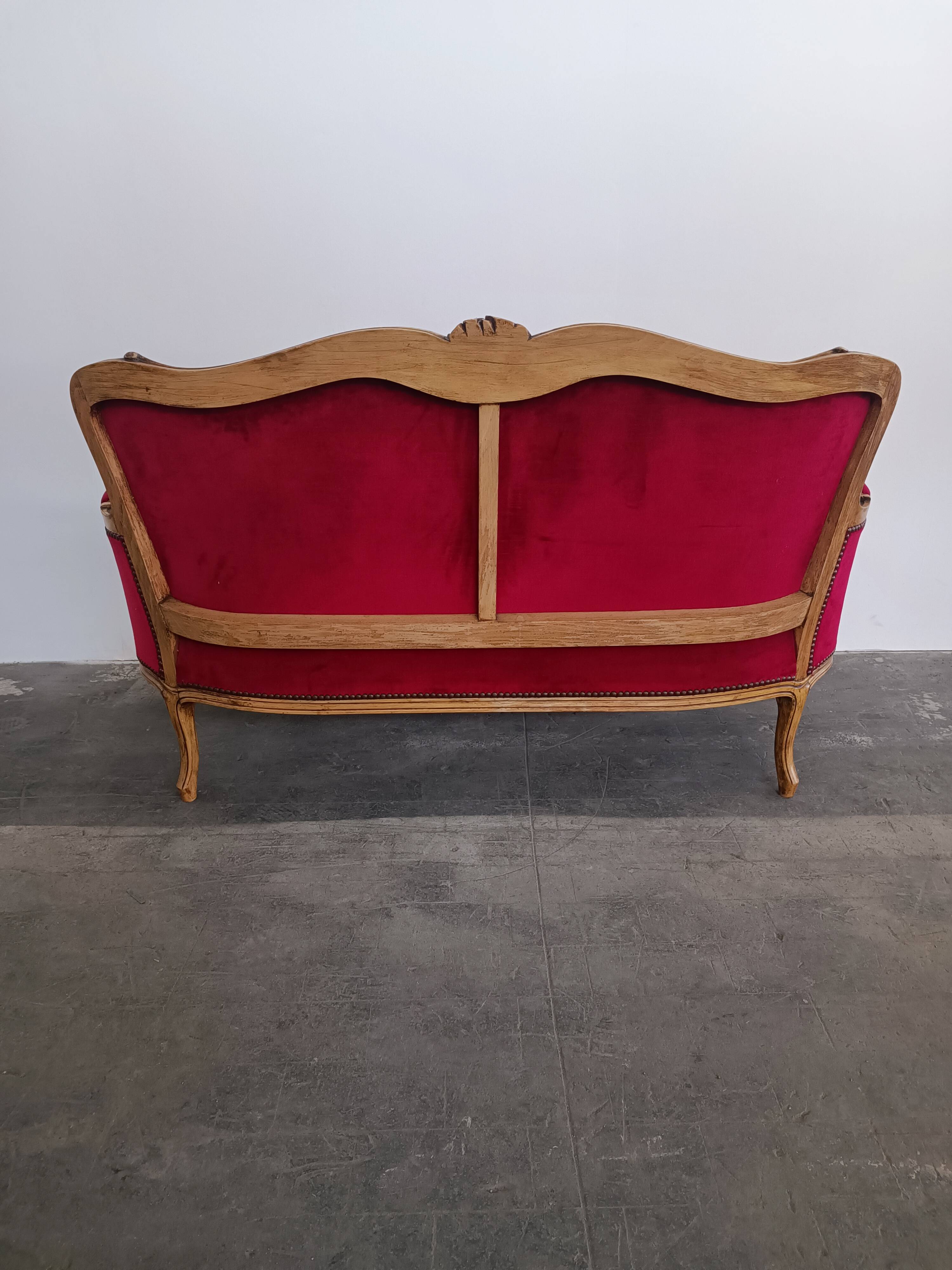 Ensemble banquette et 2 fauteuils style Louis XV en tissu rouge