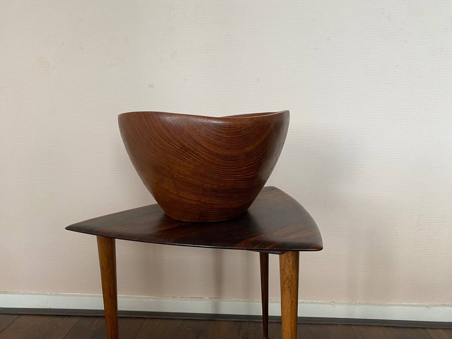 Bol en teck moderniste du milieu du siècle, Danemark, années 1950