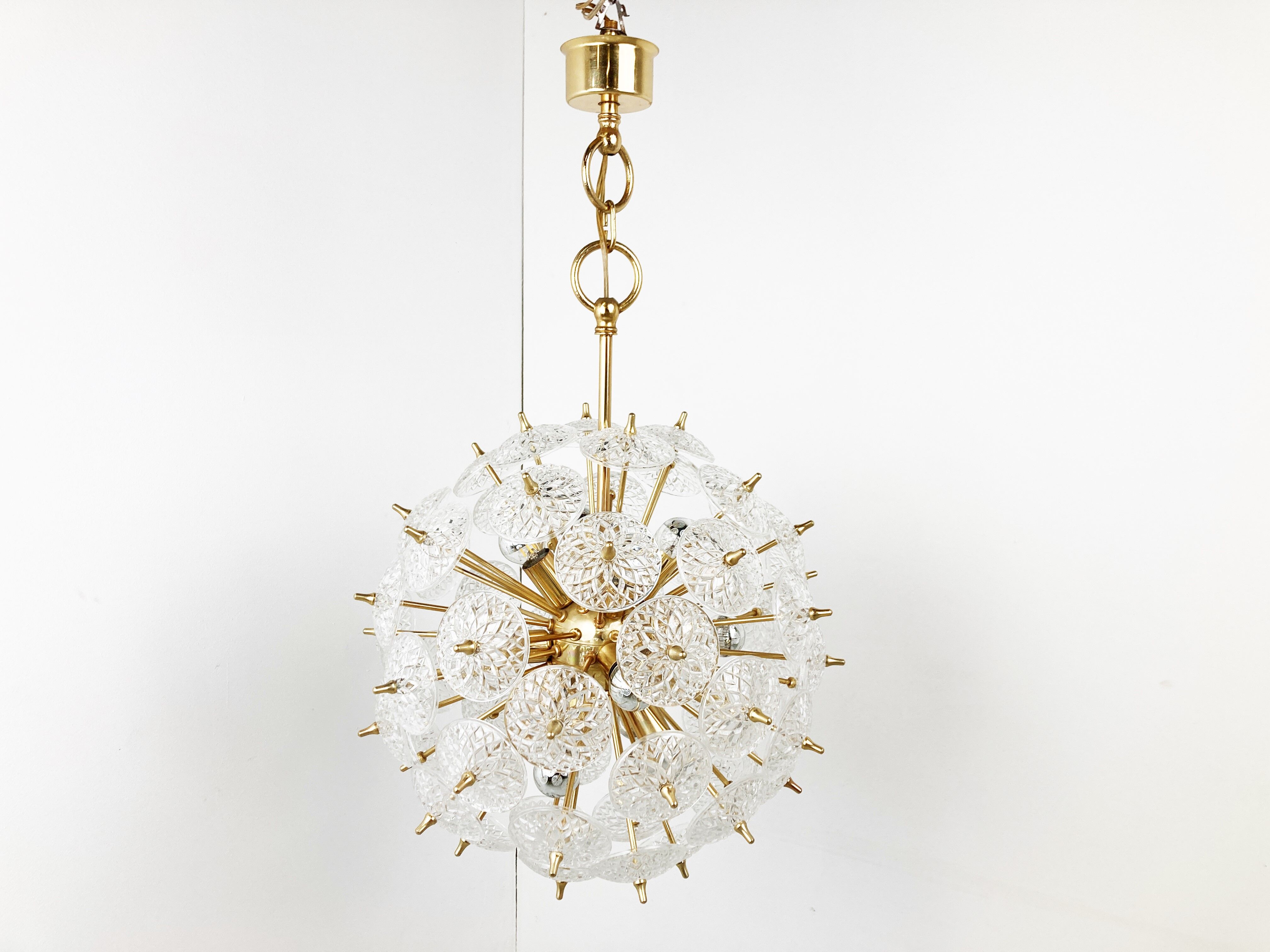 Lustre Sputnik En Laiton à 24 Bras Des Années 1950:: Moderne Et Du Milieu Du Siècle
