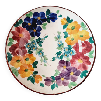 Excellent hand painted plate made in Italy by Pezzetta Friuli with great decor