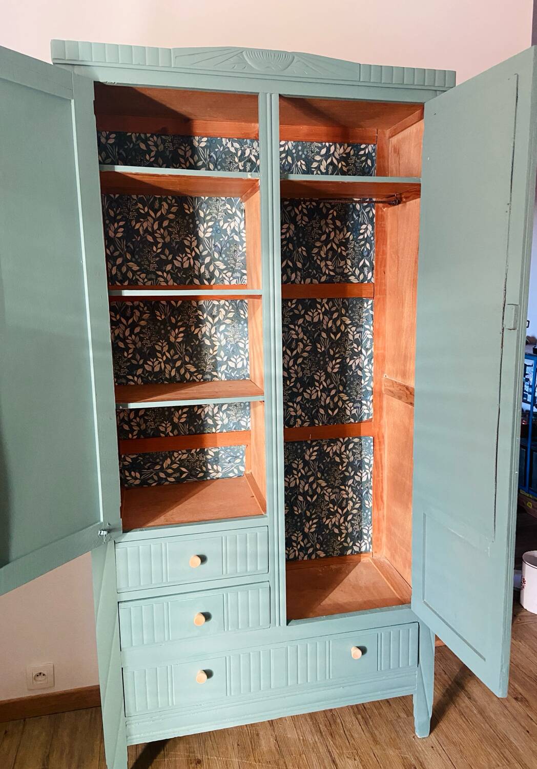 Armoire parisienne
