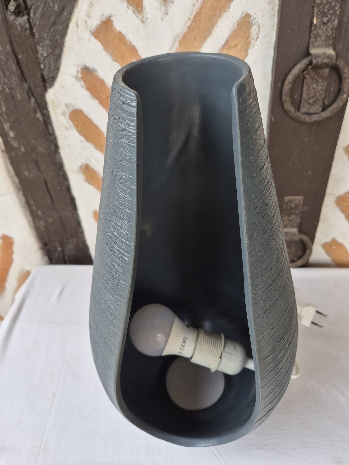 Grande lampe d'ambiance grise