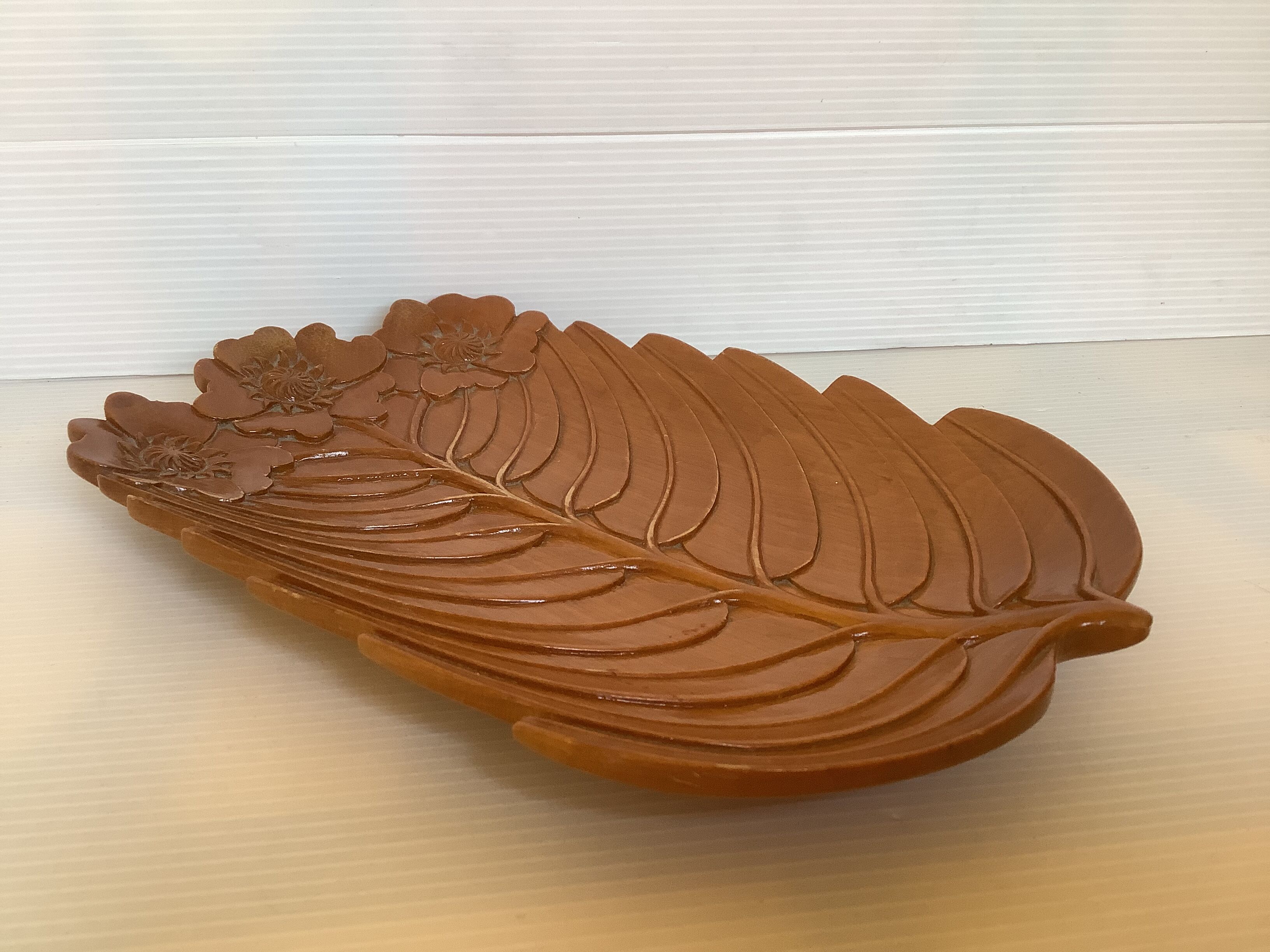 Empty pocket trio of flowers and their wooden foliage