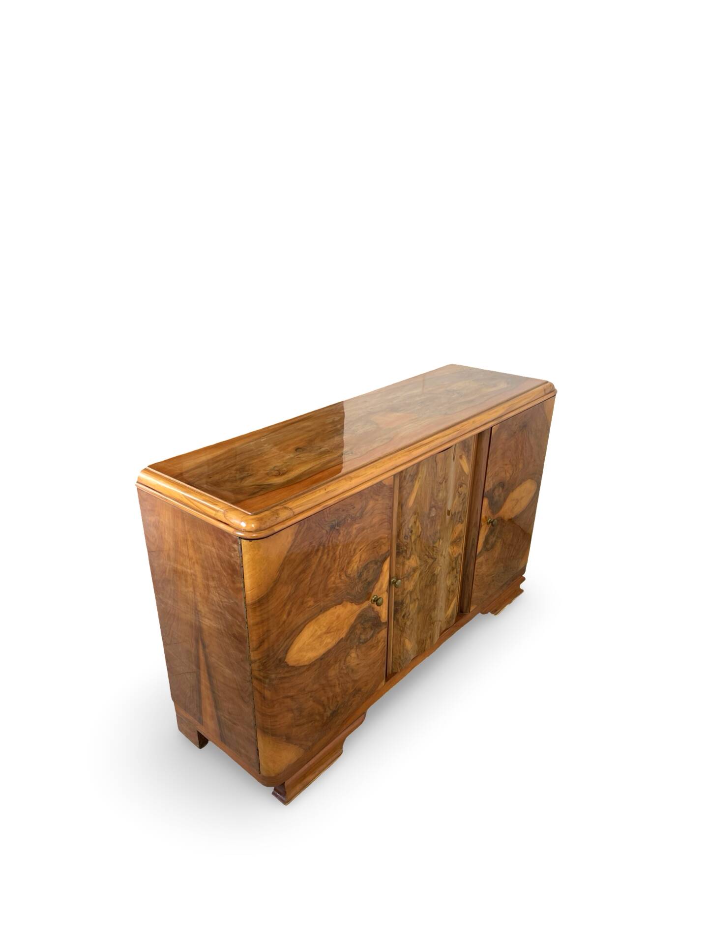 Italian Art deco burl walnut sideboard, of great quality.
