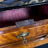 Muséal et important Bureau a Cylindre époque Louis XVI en bois nobles : bois de rose et de violette