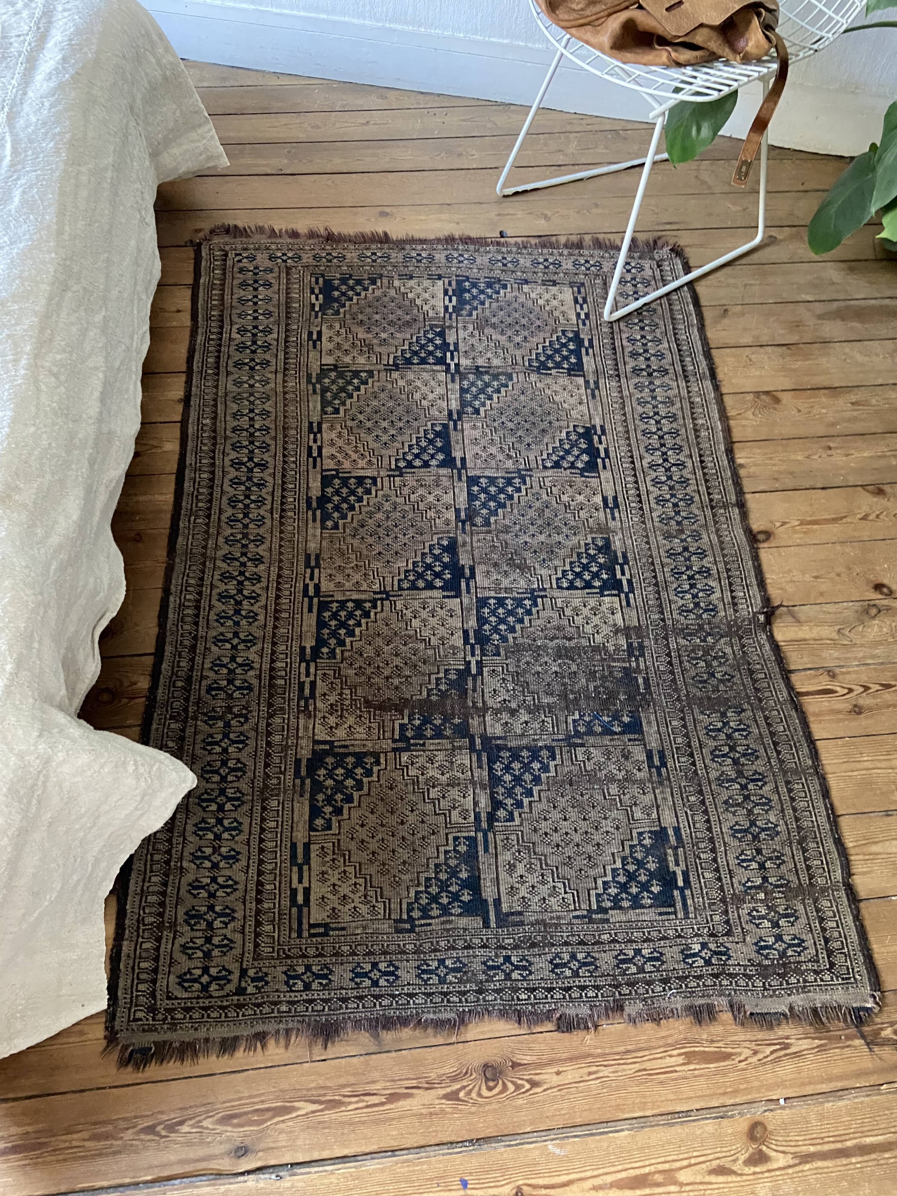 Ancient Persian carpet 150x100cm