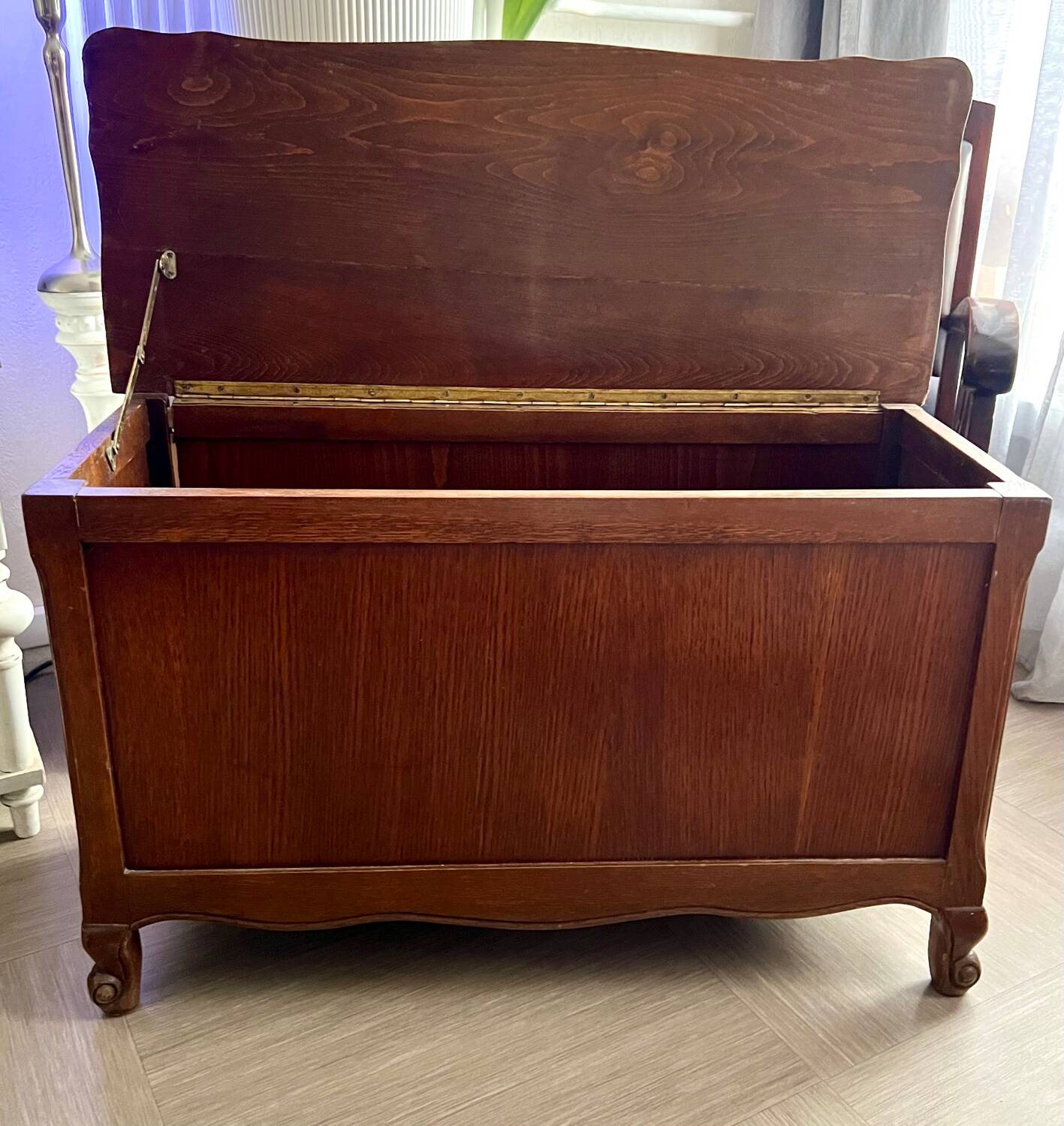Solid wood storage chest