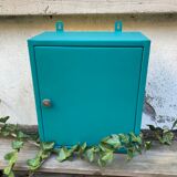 Metal medicine cabinet