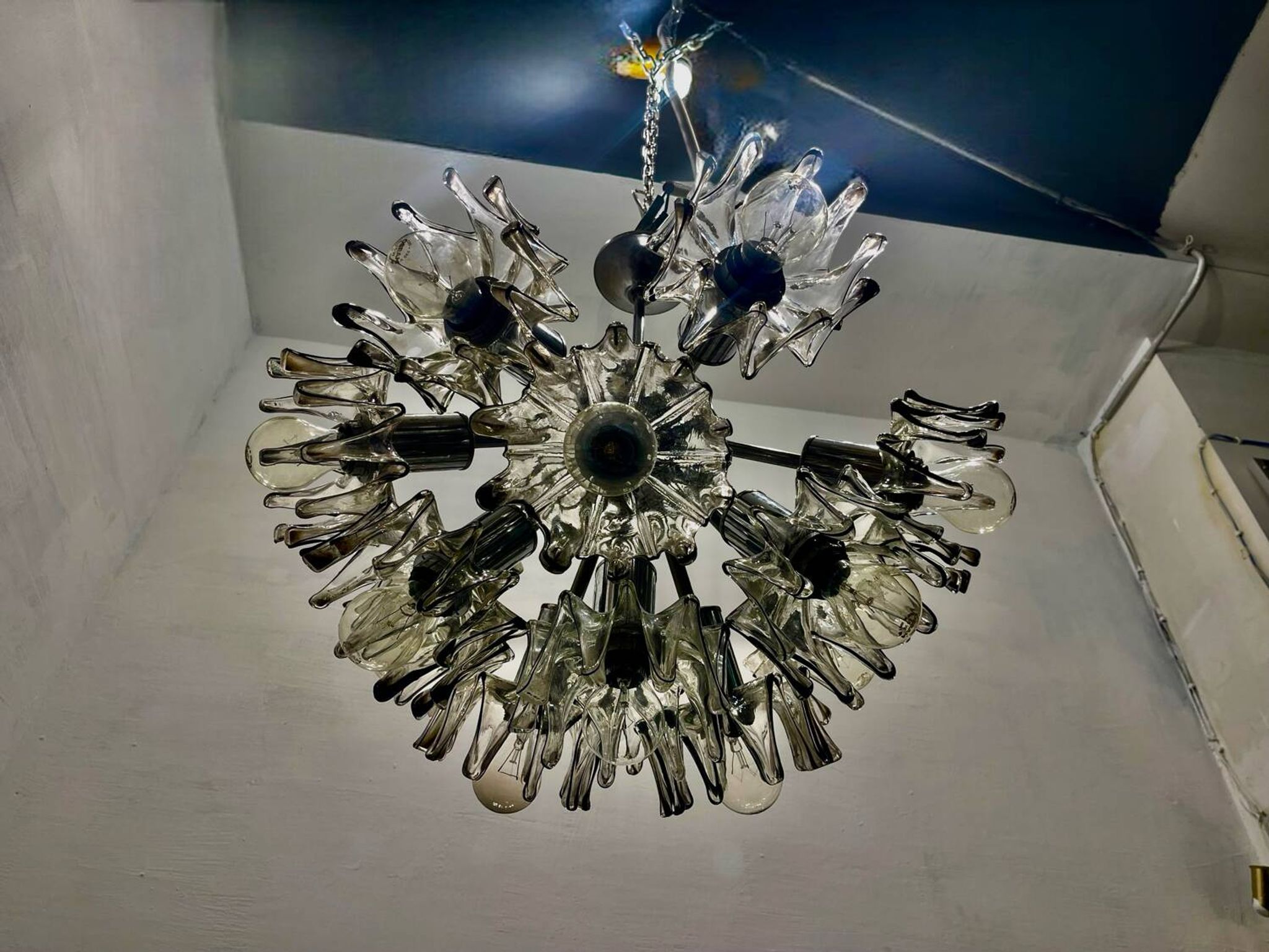 Grand lustre vintage à fleurs de Murano 1970