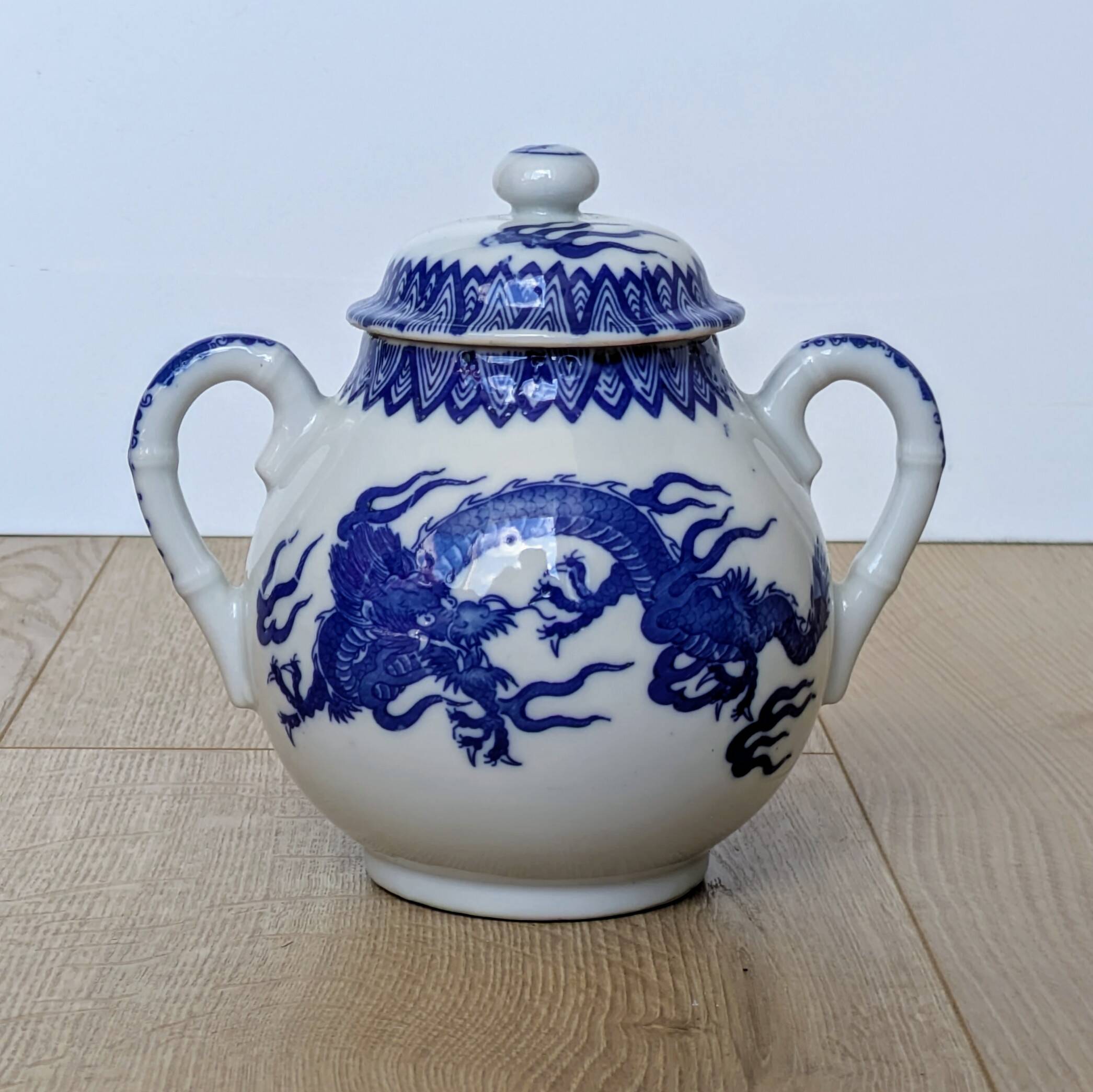 Porcelain sugar bowl with cobalt blue five-clawed dragon decor - Japan