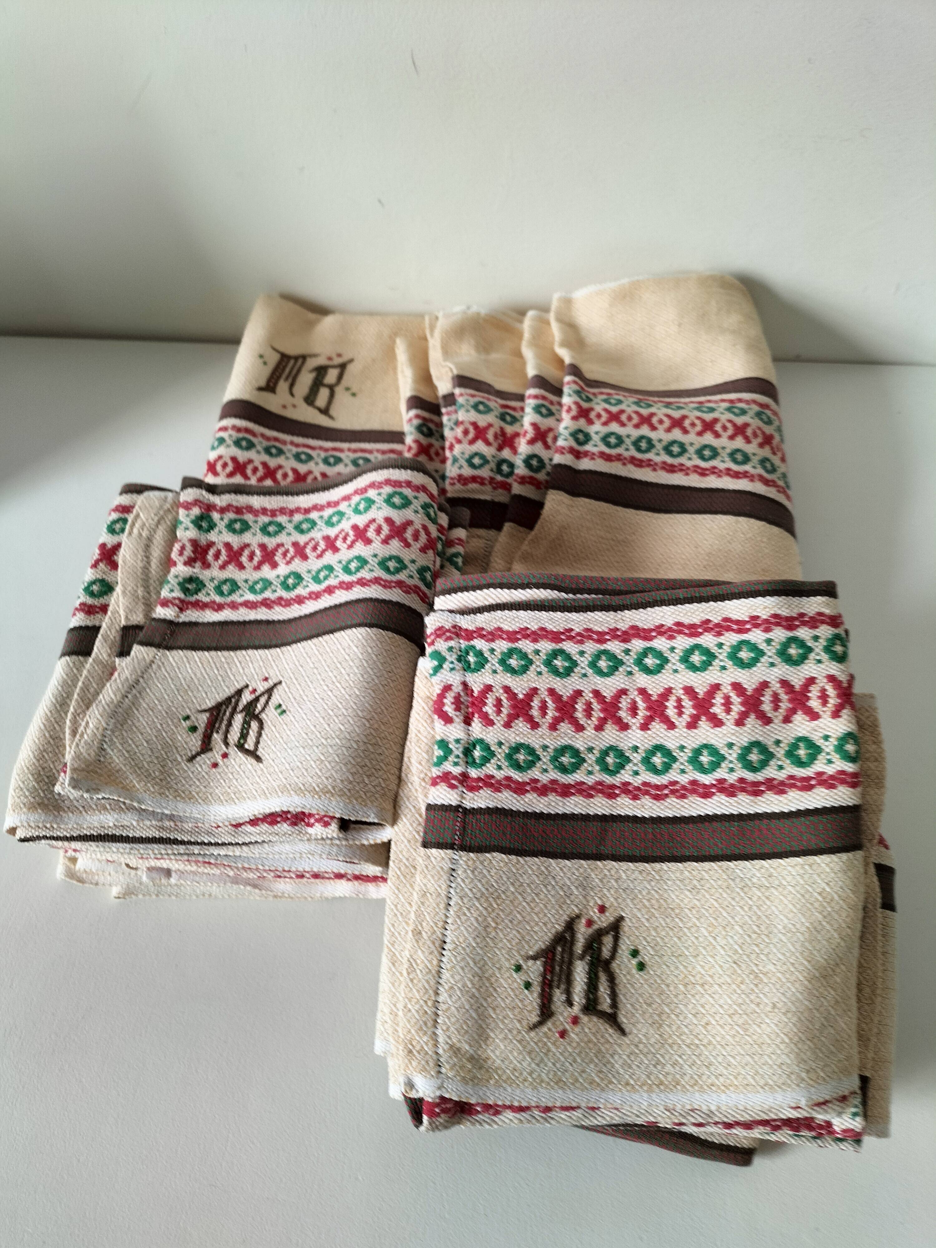Nappe et 12 serviettes de style basque monogrammées MB