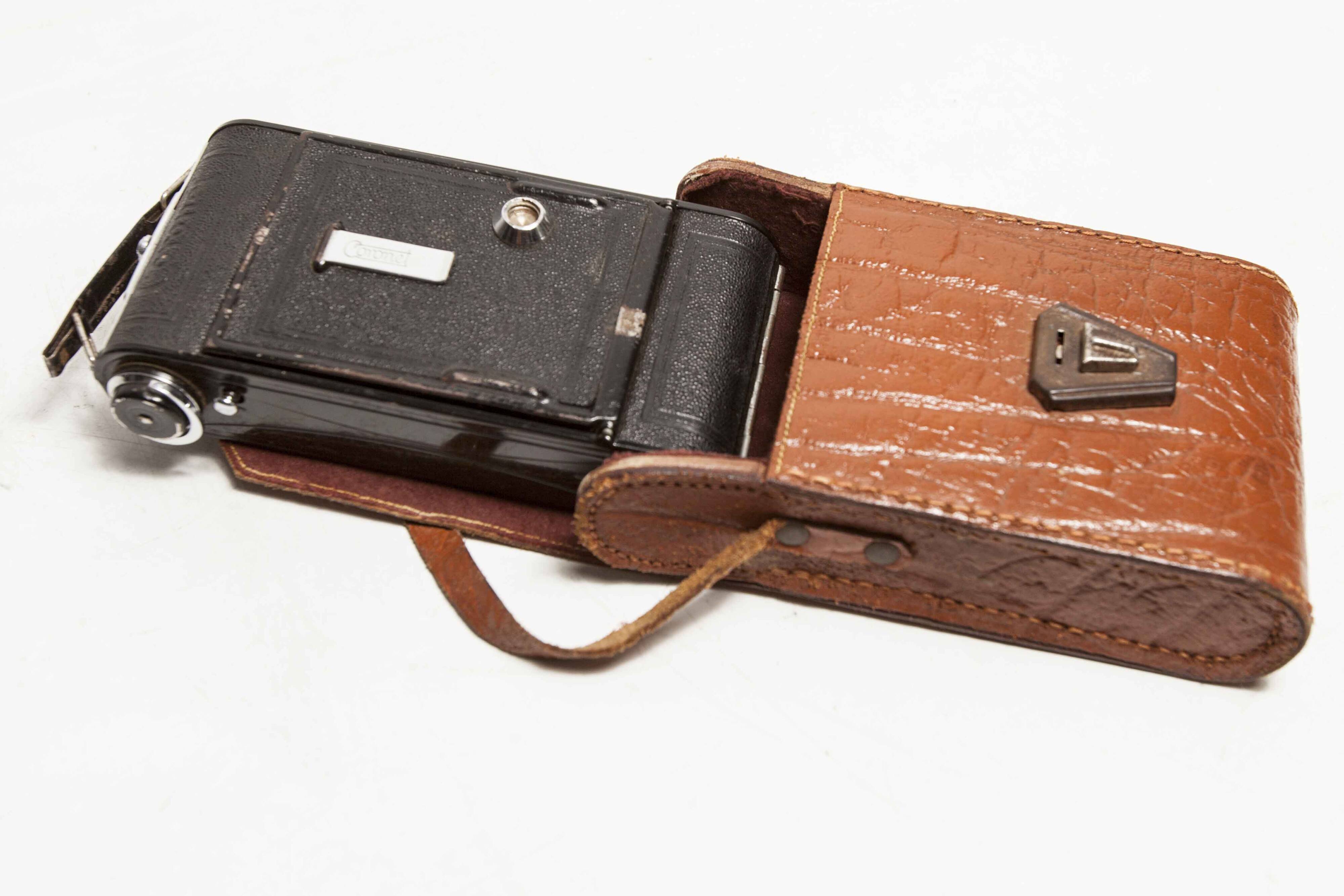 Appareil photo argentique Coronet Folding 6x9 1946 objectif menisque foyer fixe et pochette cuir