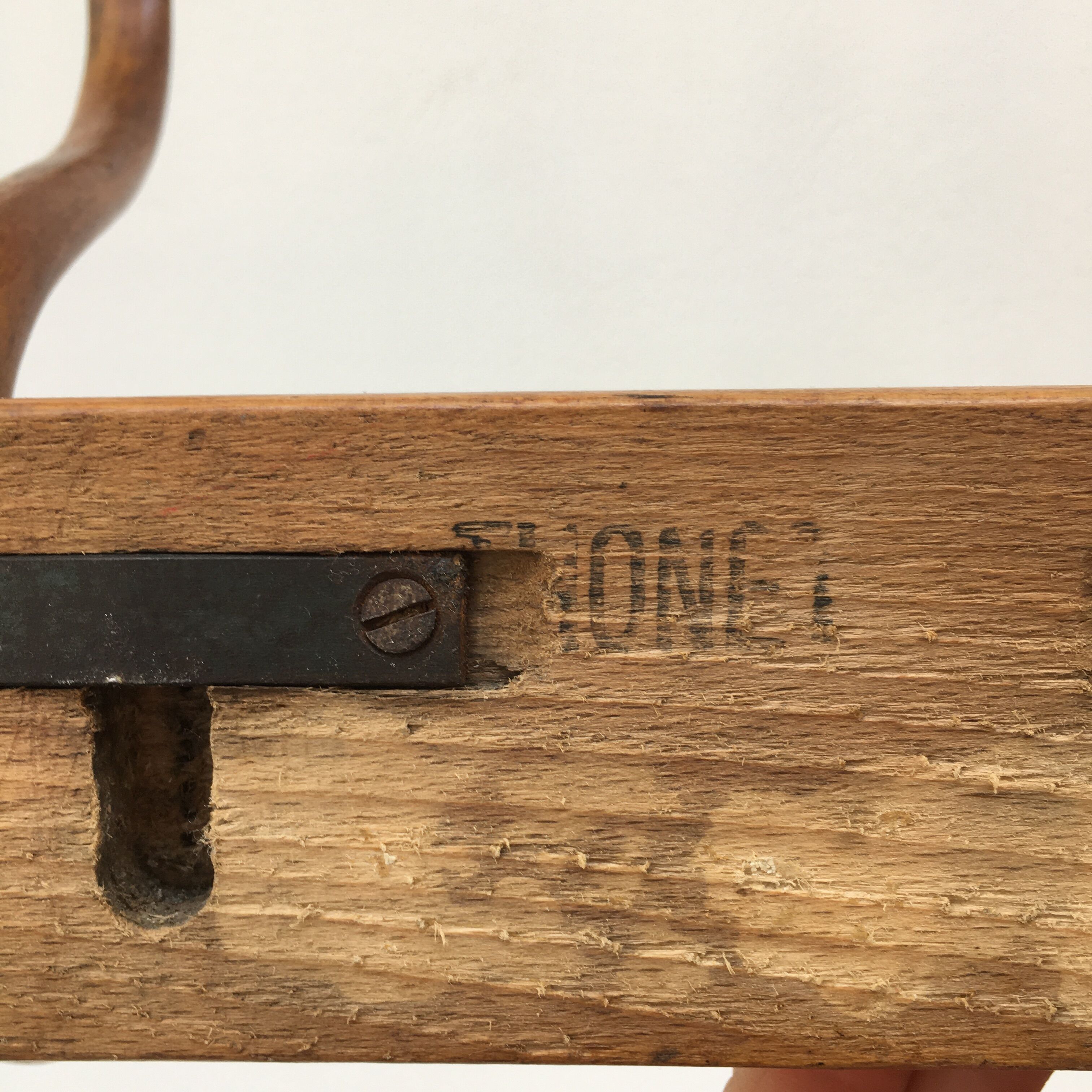 Wall door in curved wood Thonet