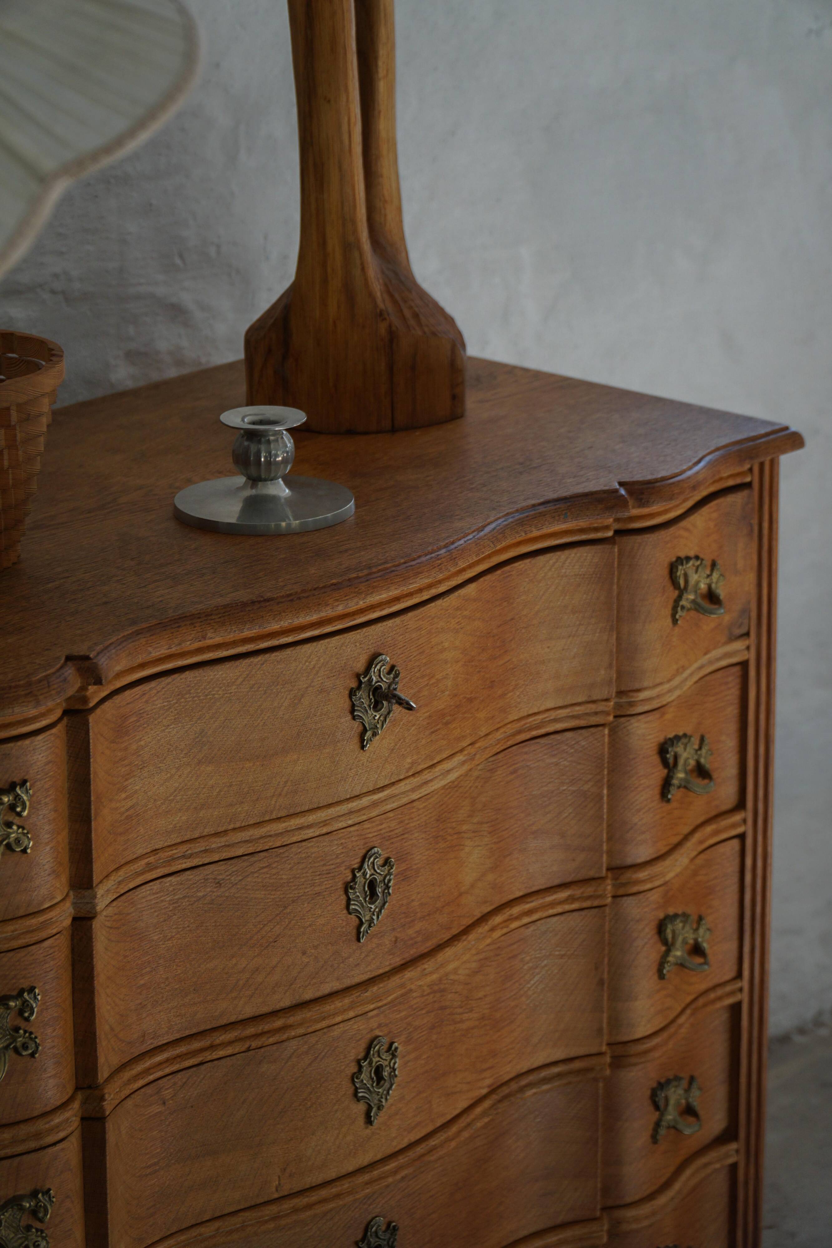 Commode danoise moderne du milieu du siècle en Oak, Henning Kjærnulf, années 1960