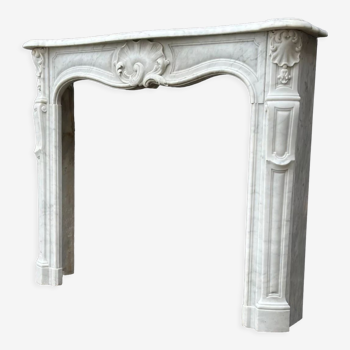 Cheminée de style Louis XV en marbre de Carrare vers 1880