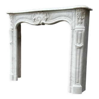 Cheminée de style Louis XV en marbre de Carrare vers 1880