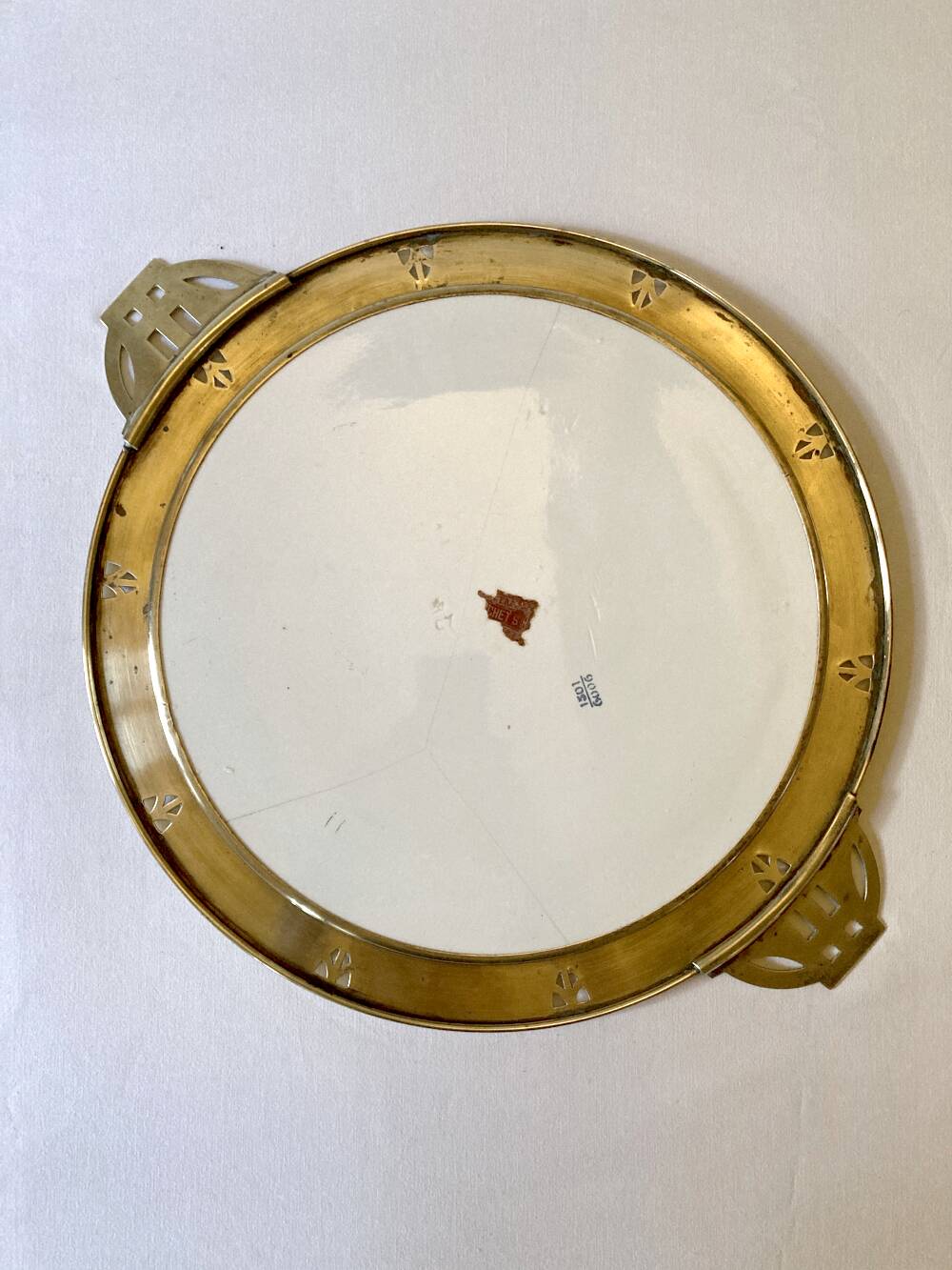 Art Nouveau plate in earthenware with a brass frame