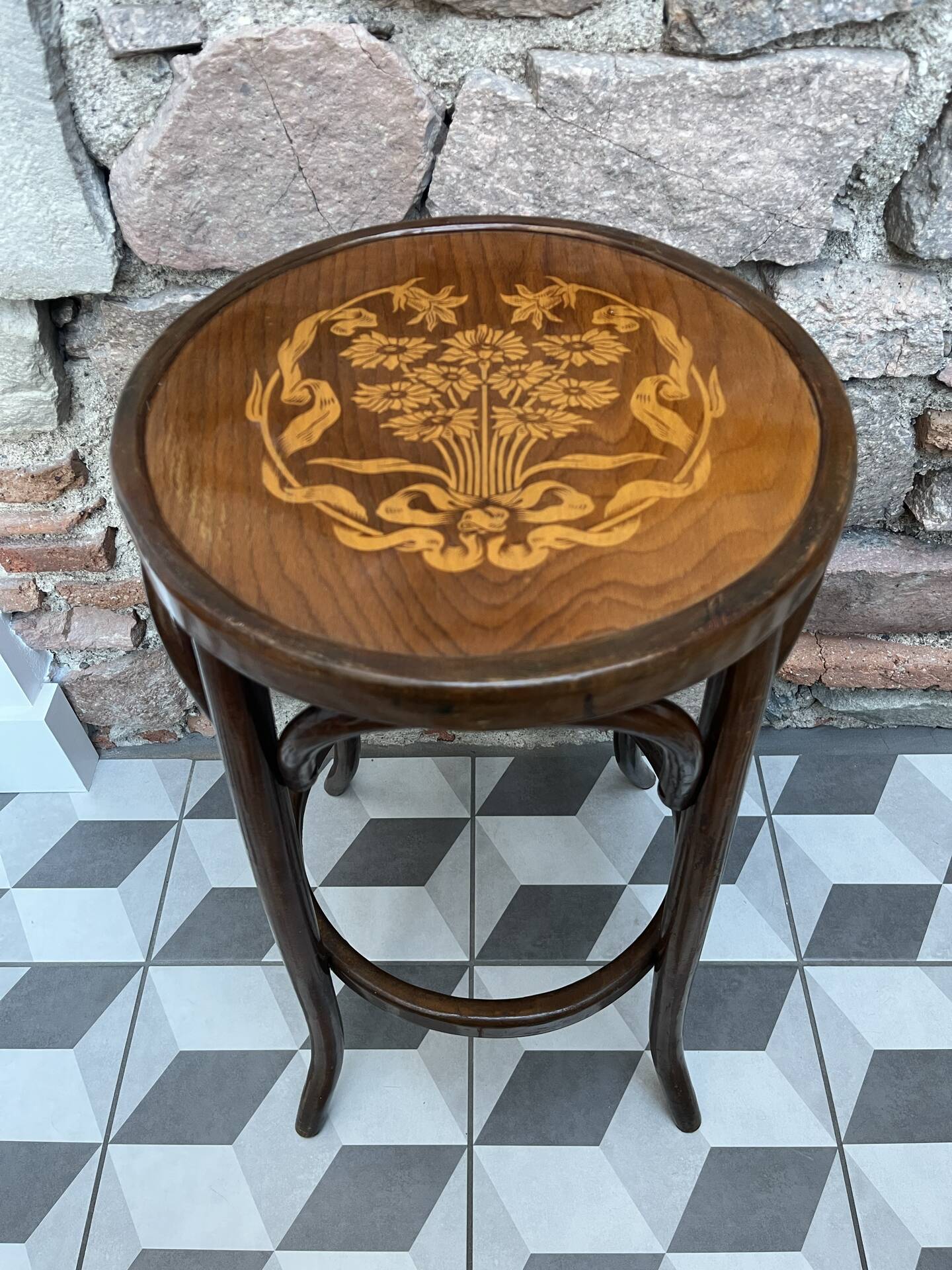 Tabouret haut de bar 1900 bois courbé« Marguerites »