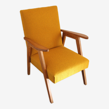 Fauteuil scandinave jaune bouclé