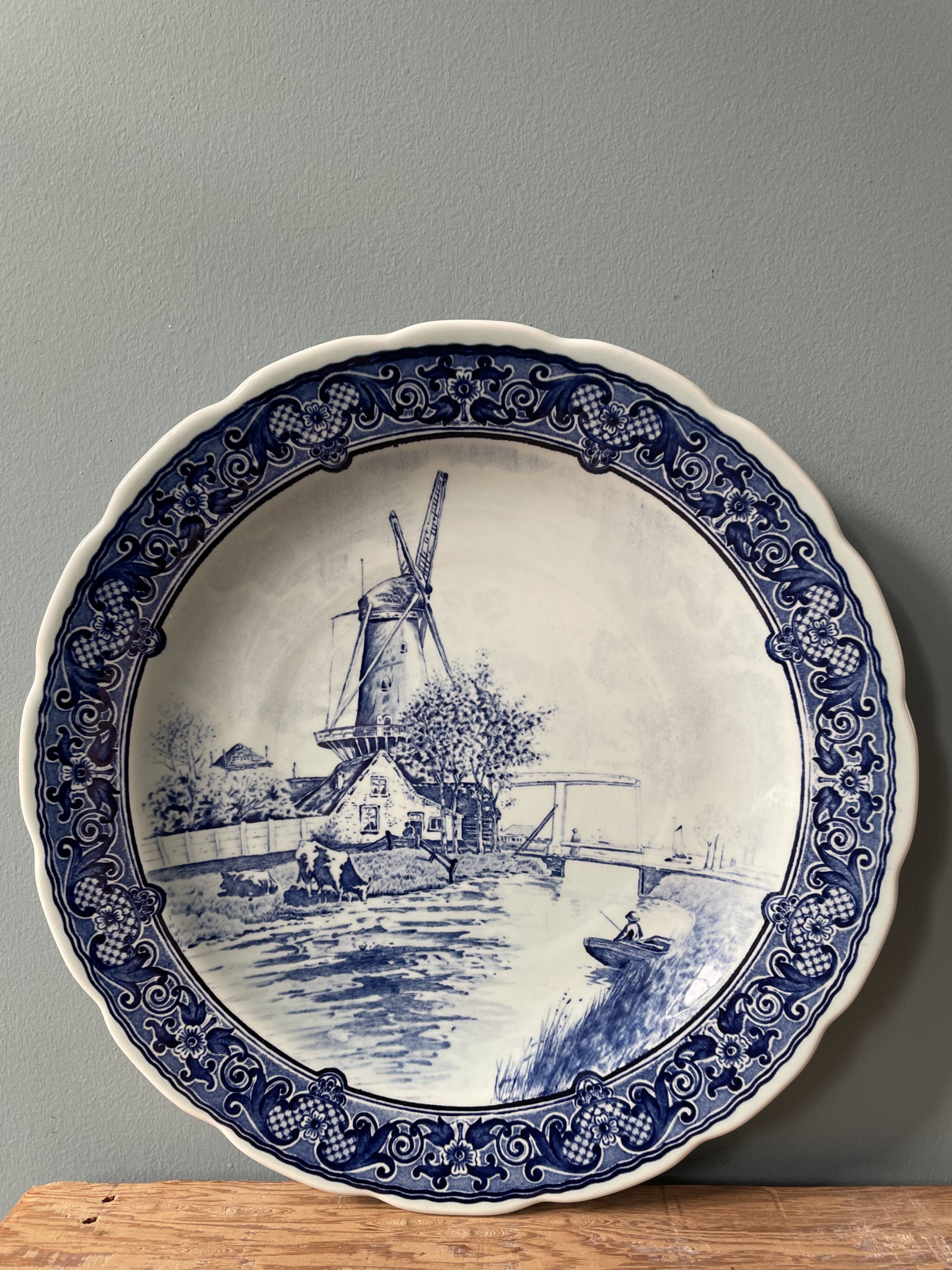 Decorative plate in Delfts earthenware