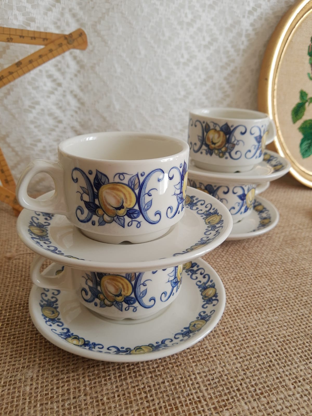 Set of 4 Villeroy & Boch cups and saucers - vintage