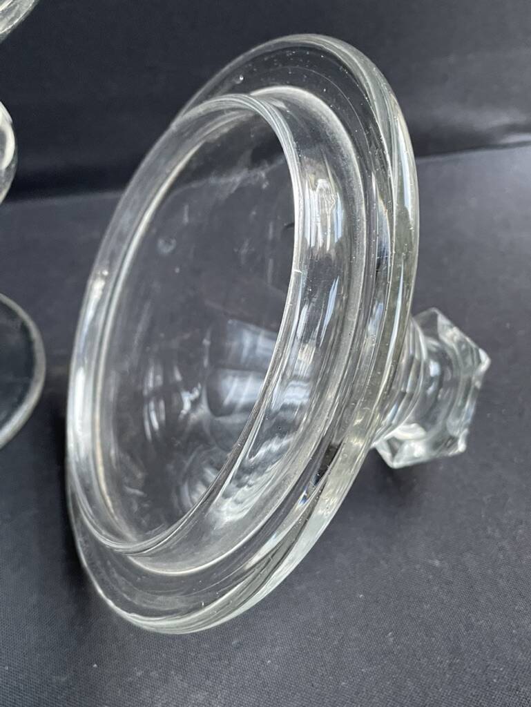 Drageoir with lid - Cut blown glass – 19th century