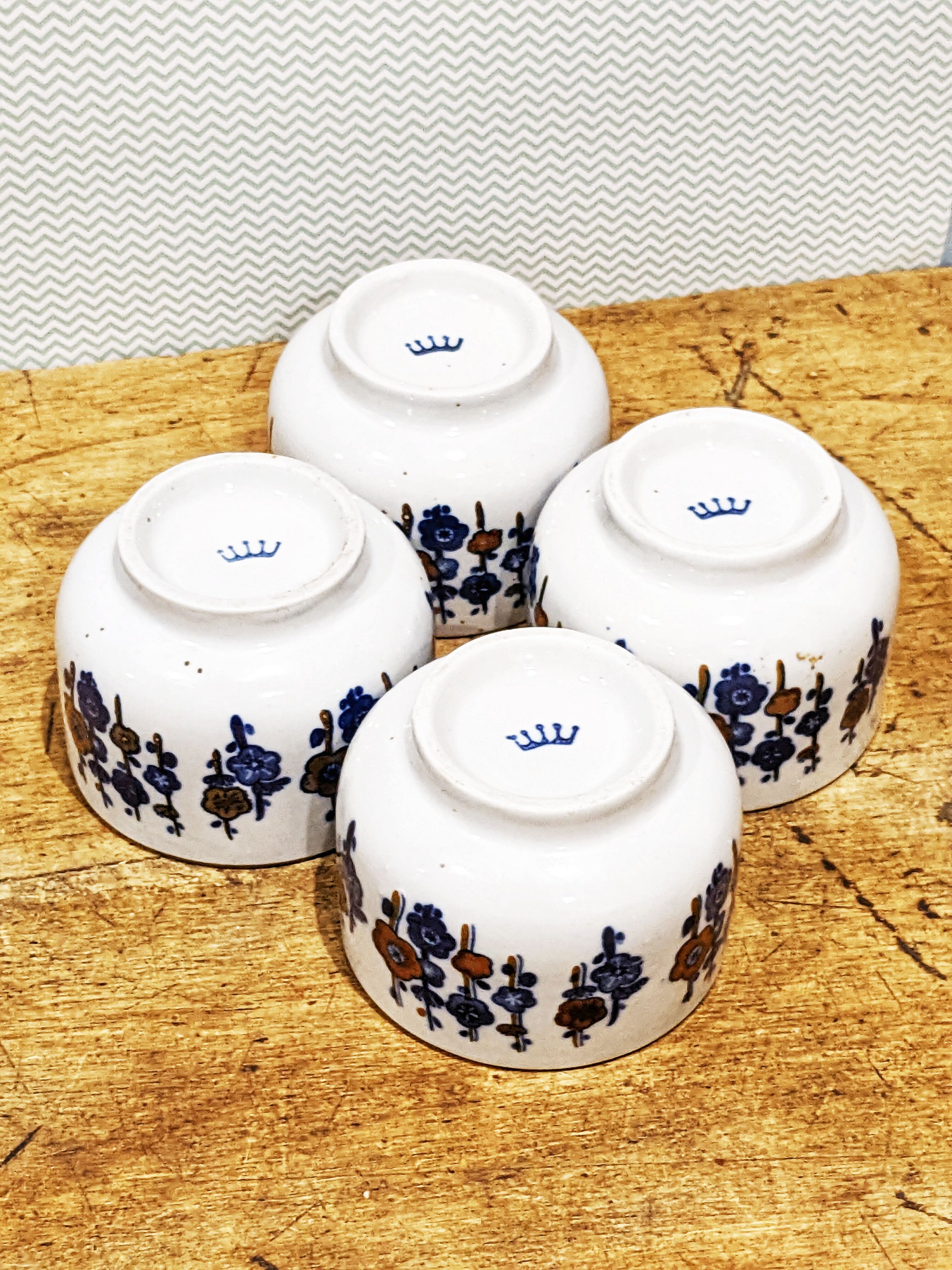 4 tea cups with delicate floral pattern