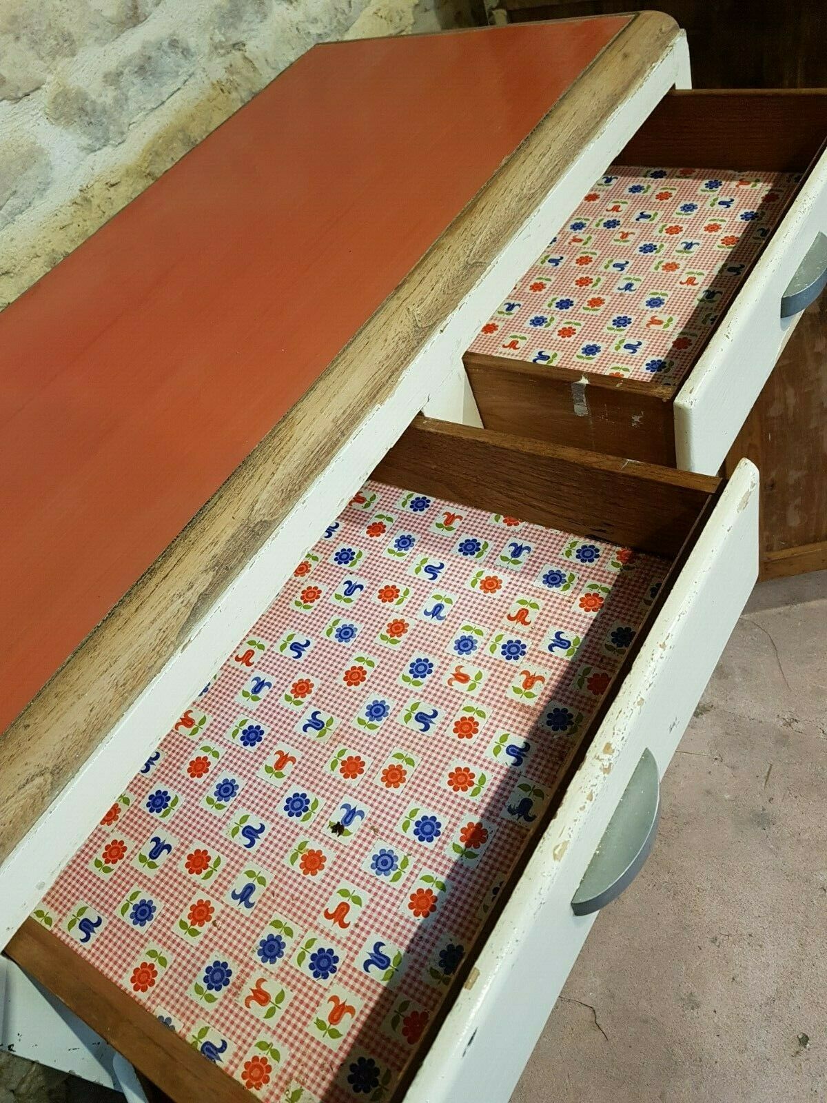 Old buffet two-door white mado