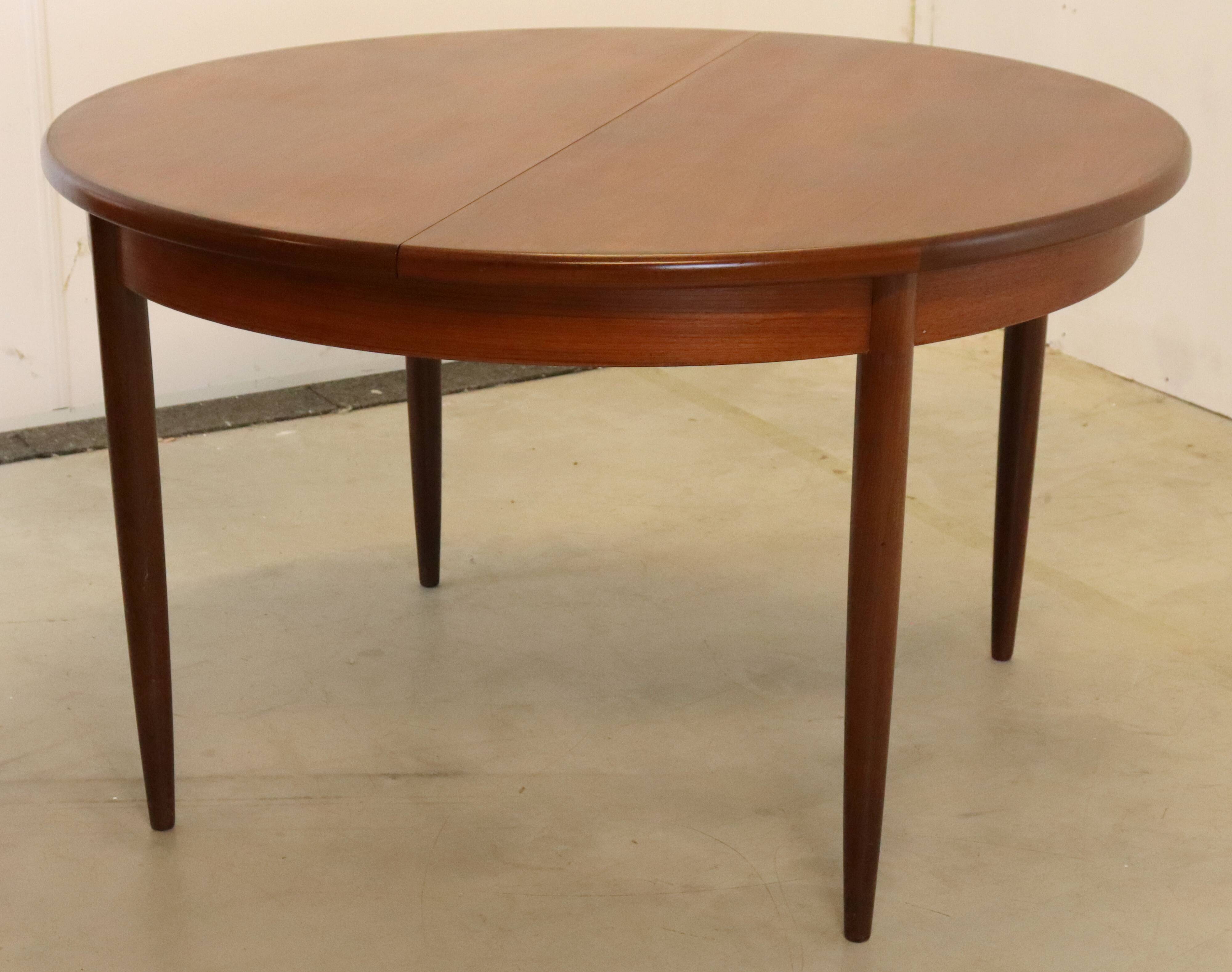 vintage G-Plan ronde eetkamertafel 'Burnstones'