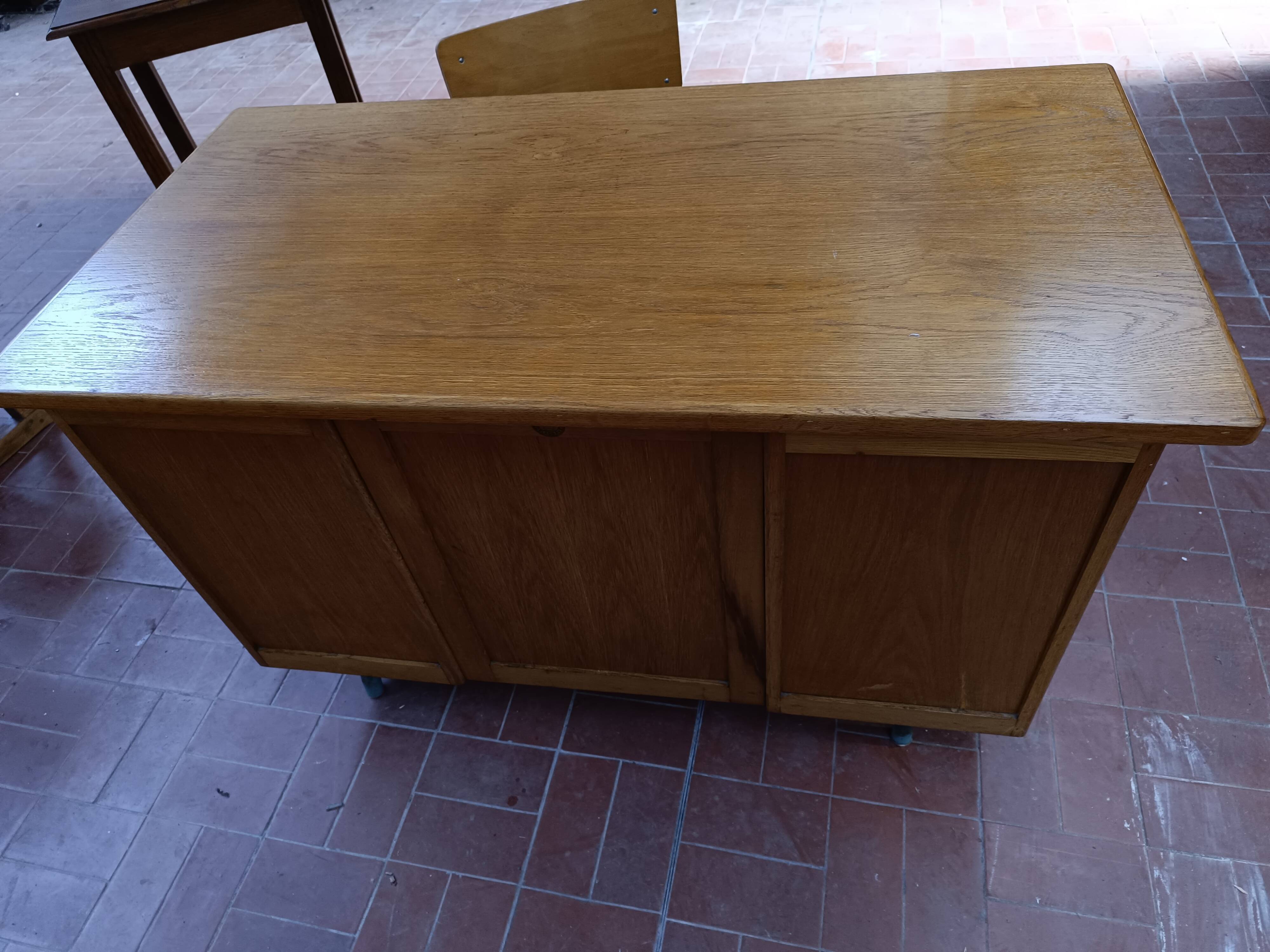 Teachers' desk and its Delagrave chair