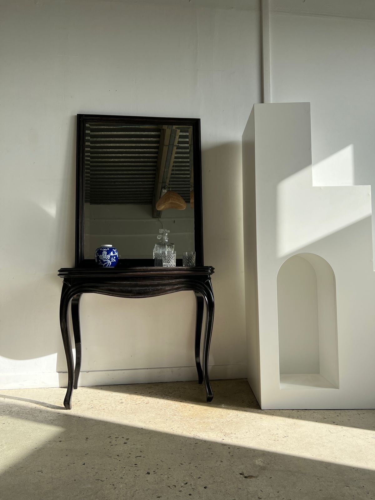 Rectangular mirror in molded blackened wood, beveled glass