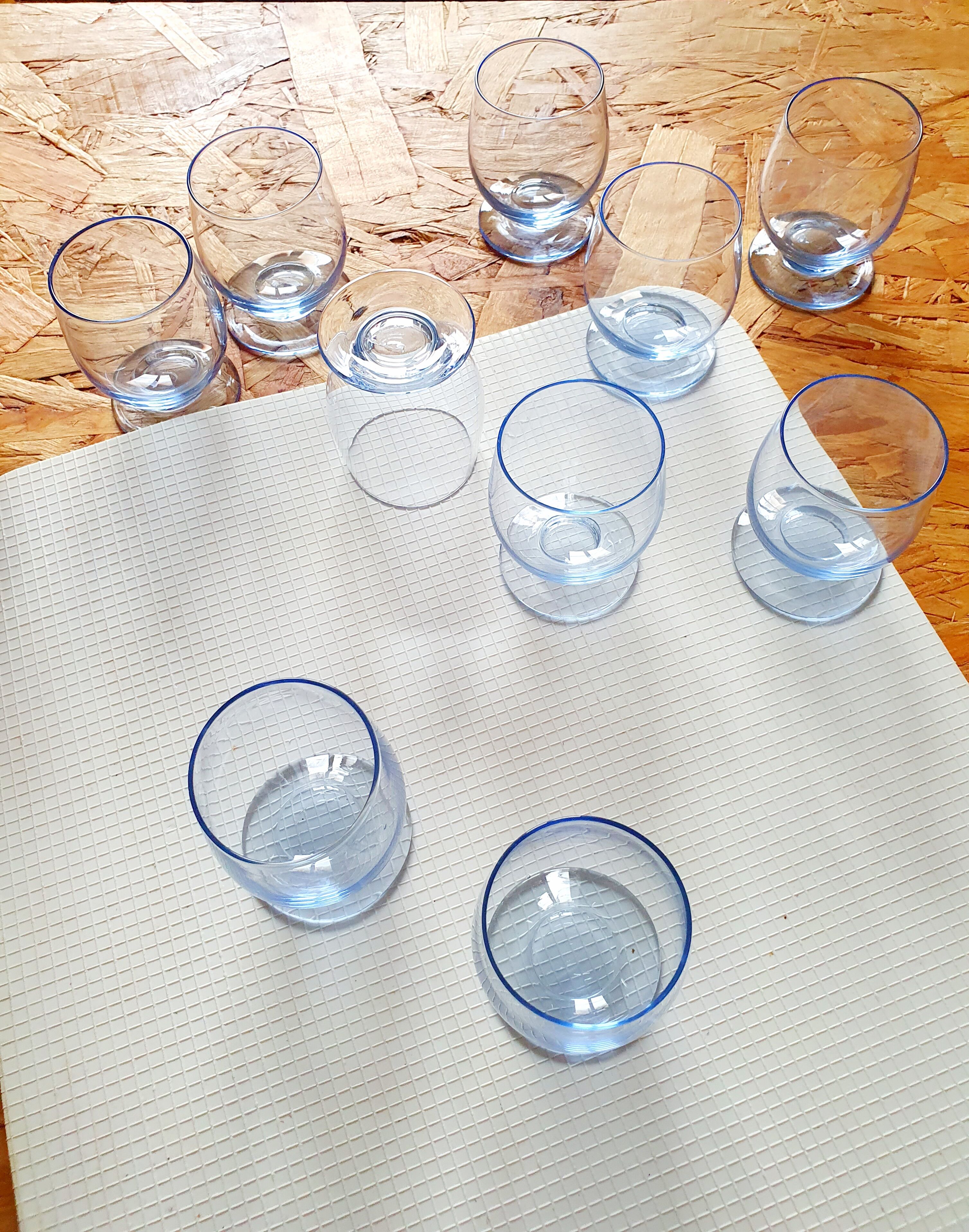 Ensemble de 10 verres à liqueur en cristal teinté dans la masse