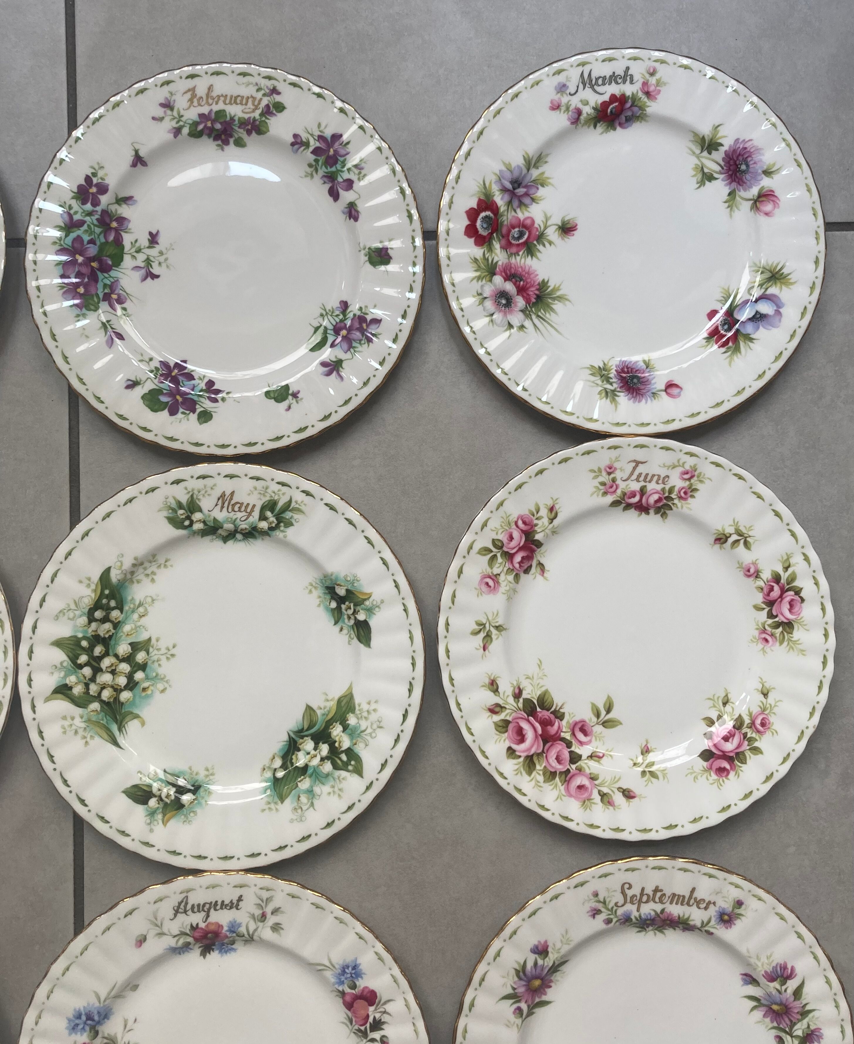 Set de 12 assiettes royal albert « mois de l’année »