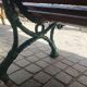 Banc de jardin ancien avec pieds en fonte