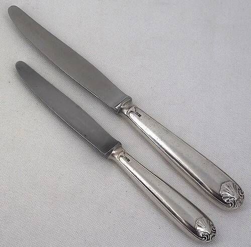 Alfénide Christofle Louvois Shell, 24 knives: 12 dinner knives + 12 cheese knives.
