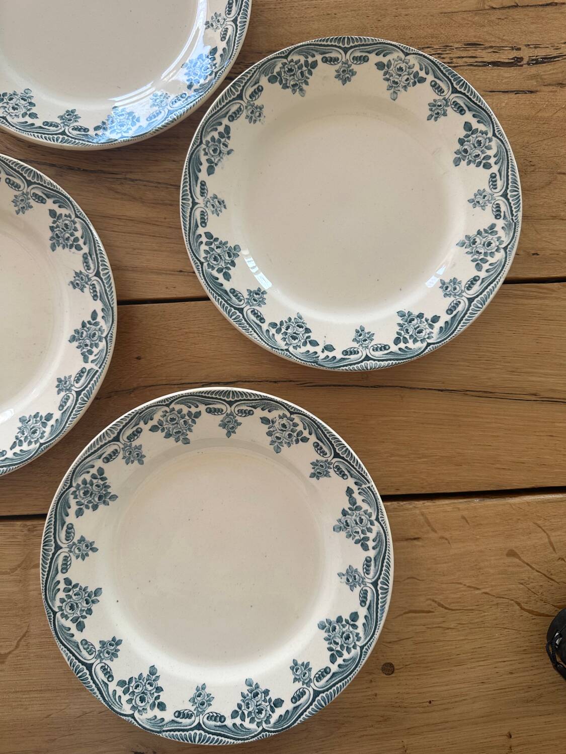 4 ironstone plates