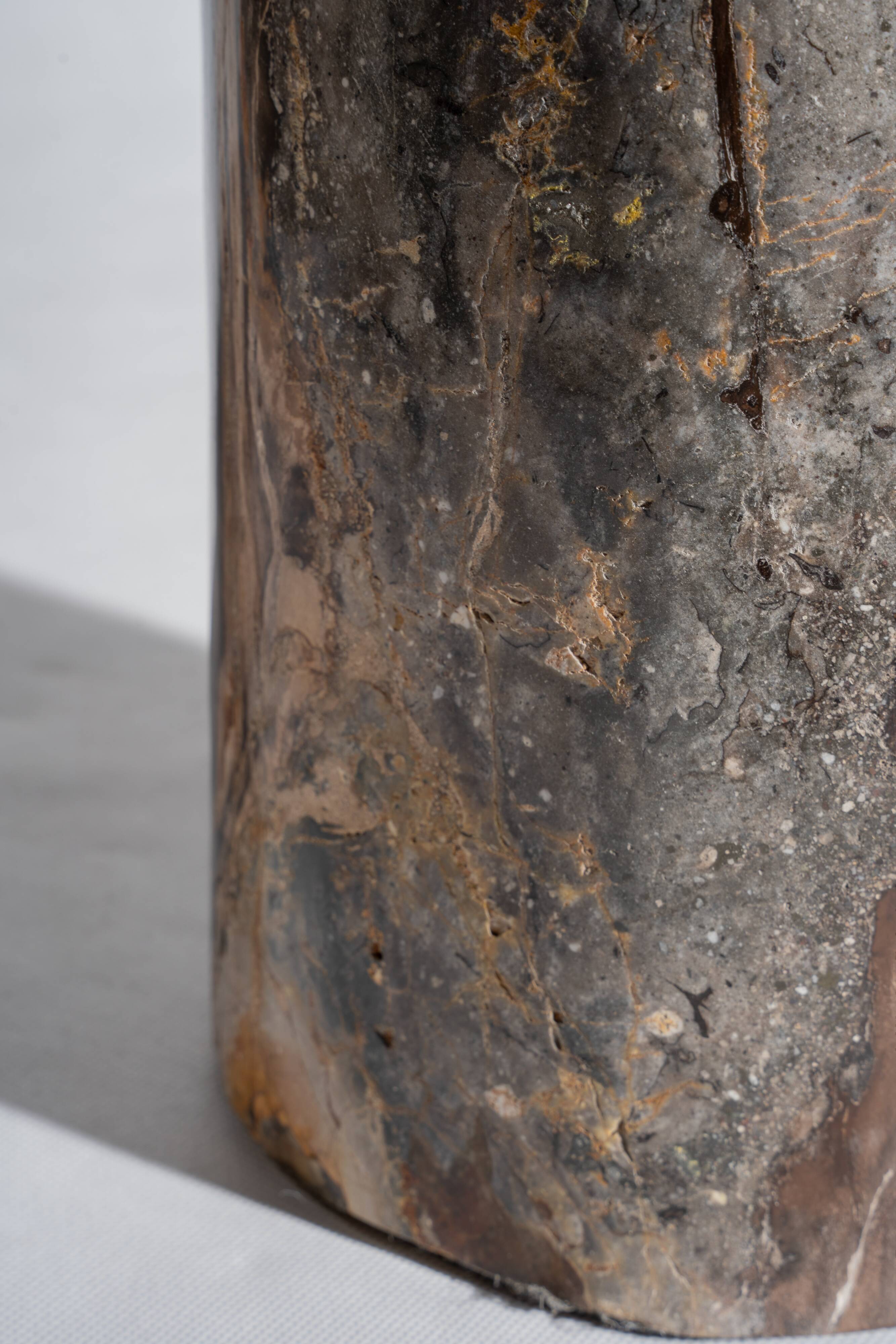 Side table in black petrified wood with light streaks h: 27,5cm d:18,5cm