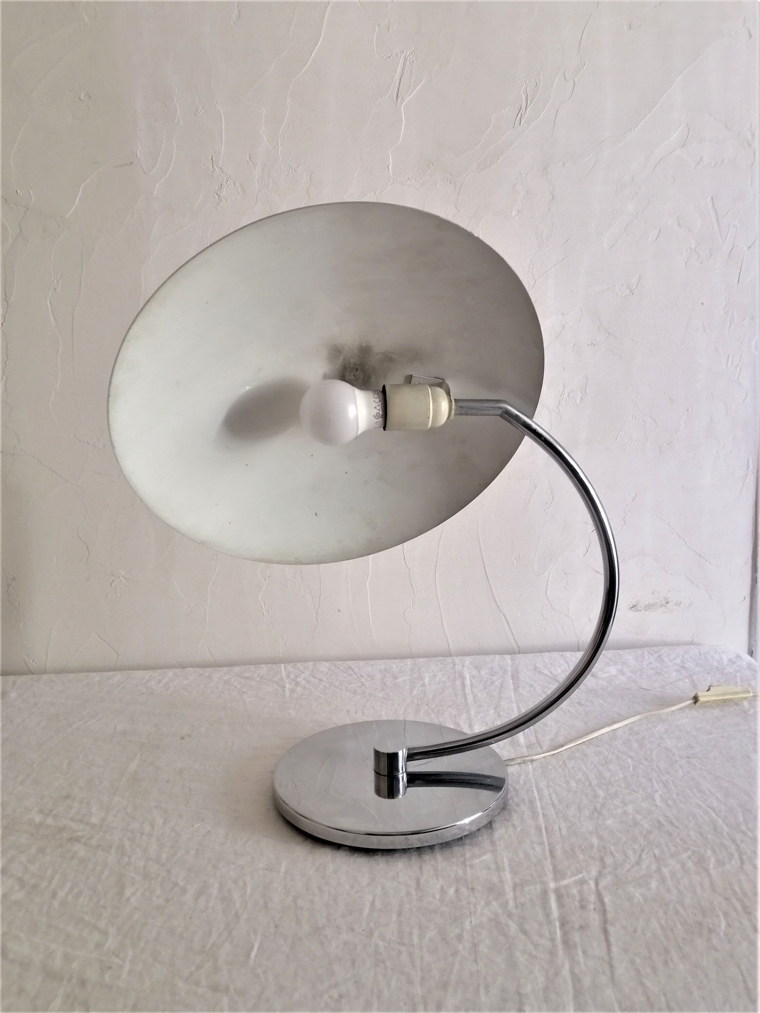 Lampe des années 70 en métal chromé