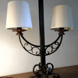 Lampe à poser, fer forgé patiné, années 50.