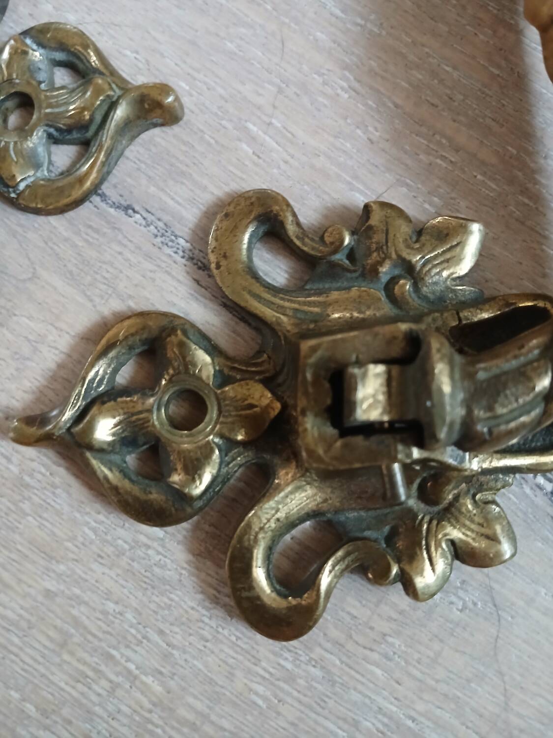Paire de poignées en bronze L.Pinet