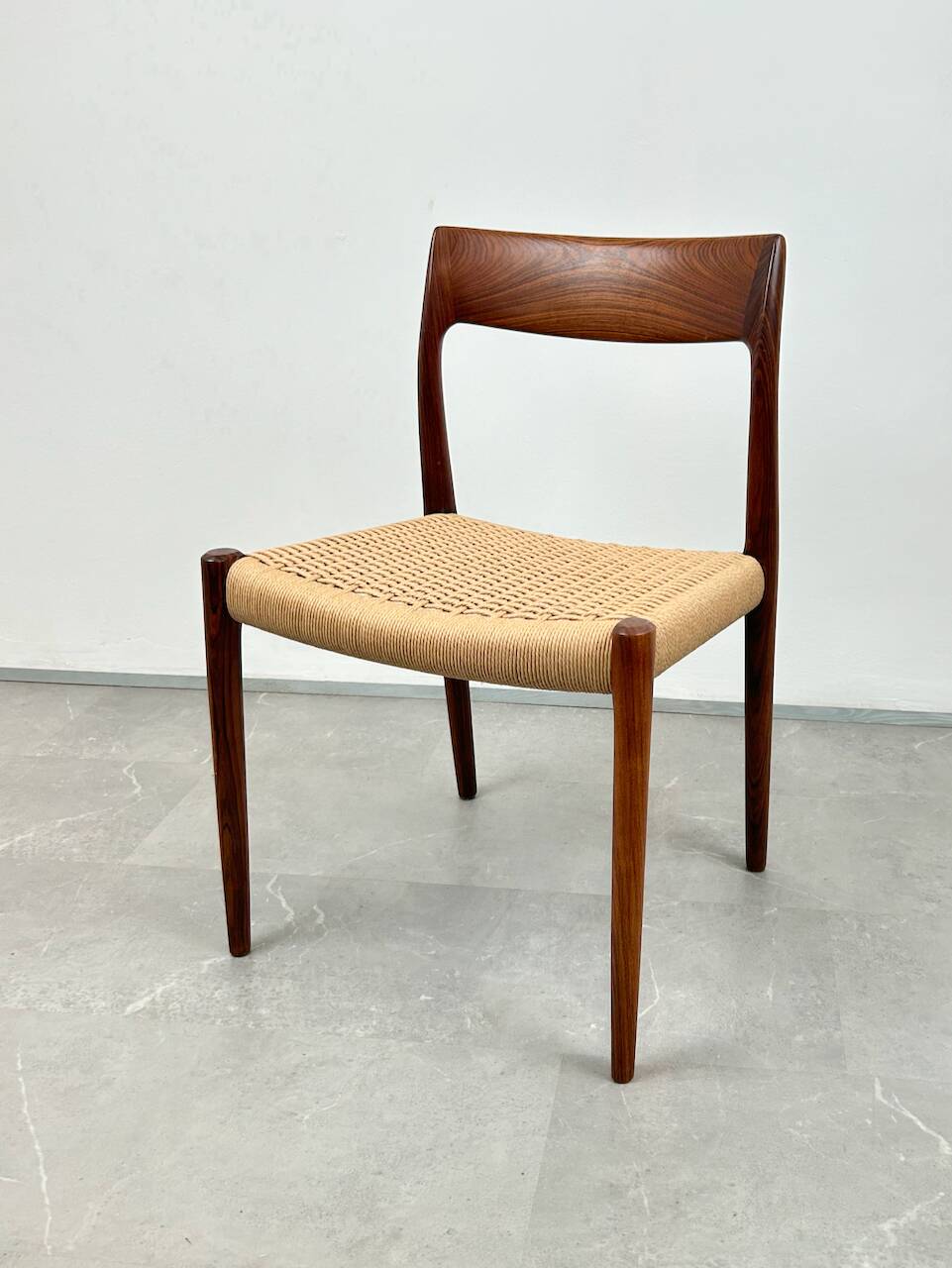 Ensemble de 2 chaises modèle 77 en palissandre et corde à papier par Niels O. Møller