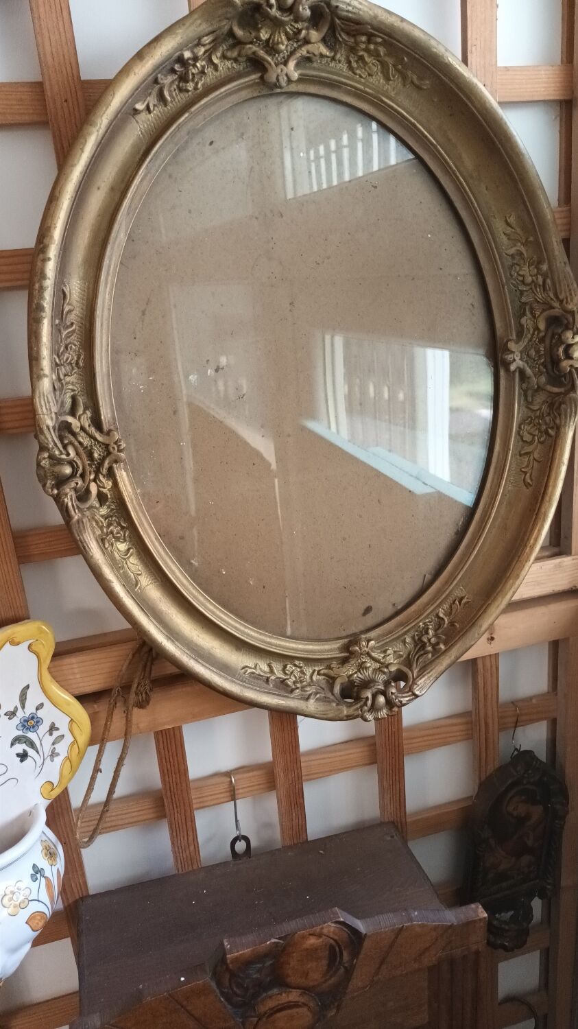 Golden oval frame XXth